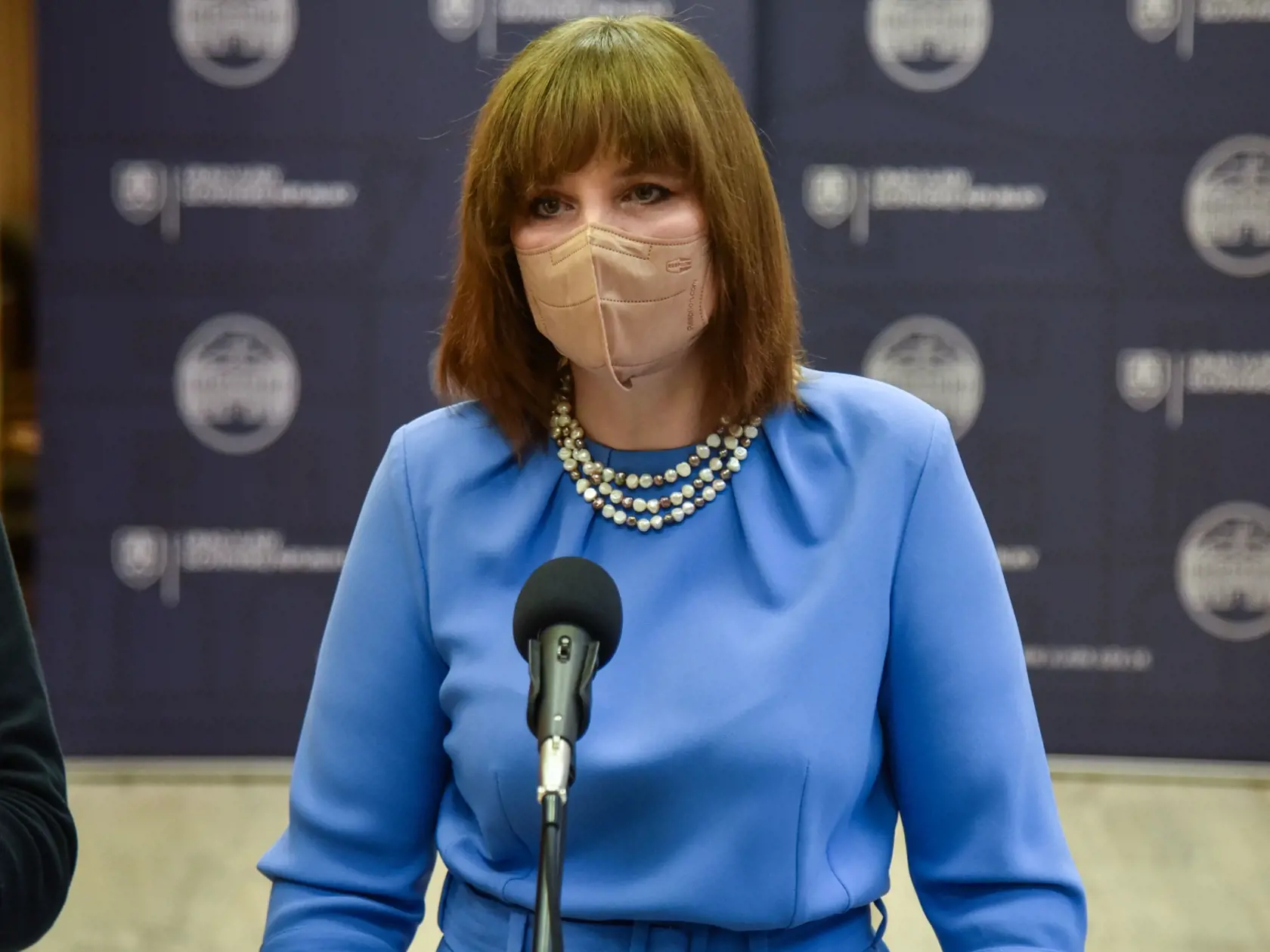 Podpredsedníčka vlády SR a ministerka investícií, regionálneho rozvoja a informatizácie SR Veronika Remišová (Za ľudí) hádže celú vinu na svojho predchodcu, pričom dotáciu vyplácala ona.