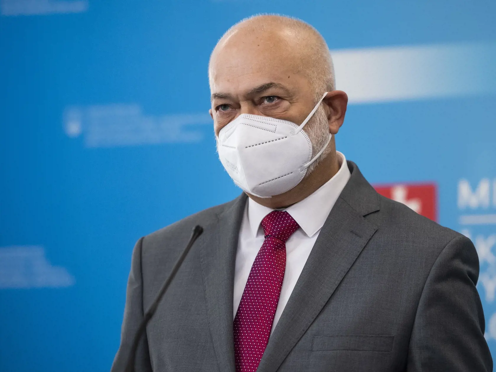 Na snímke splnomocnenec Vlády SR pre rómske komunity Ján Hero počas tlačovej konferencie ku kompenzácii poplatkov za Školský klub detí pre sociálne znevýhodnené deti v Bratislave 11. januára 2022. FOTO TASR - Jaroslav Novák