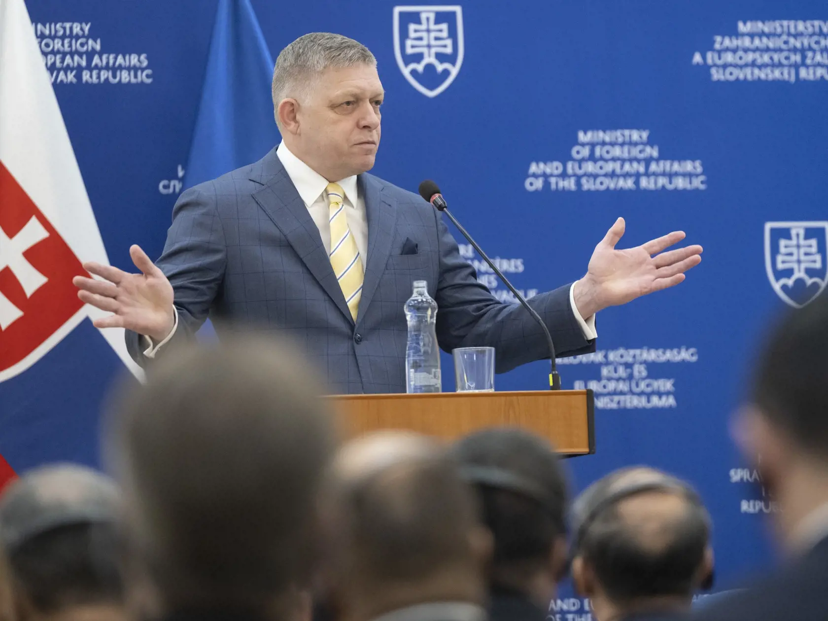 Na snímke predseda vlády SR Robert Fico (Smer-SD) gestikuluje počas príhovoru v rámci novoročného stretnutia s mimoriadnymi a splnomocnenými veľvyslancami akreditovanými pre SR v Bratislave 31. januára 2025. FOTO TASR - Martin Baumann