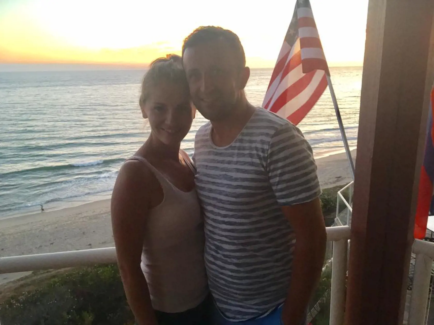 Po vzore Američanov vyvesil Ondrej každé ráno pred domom slovenskú vlajku.