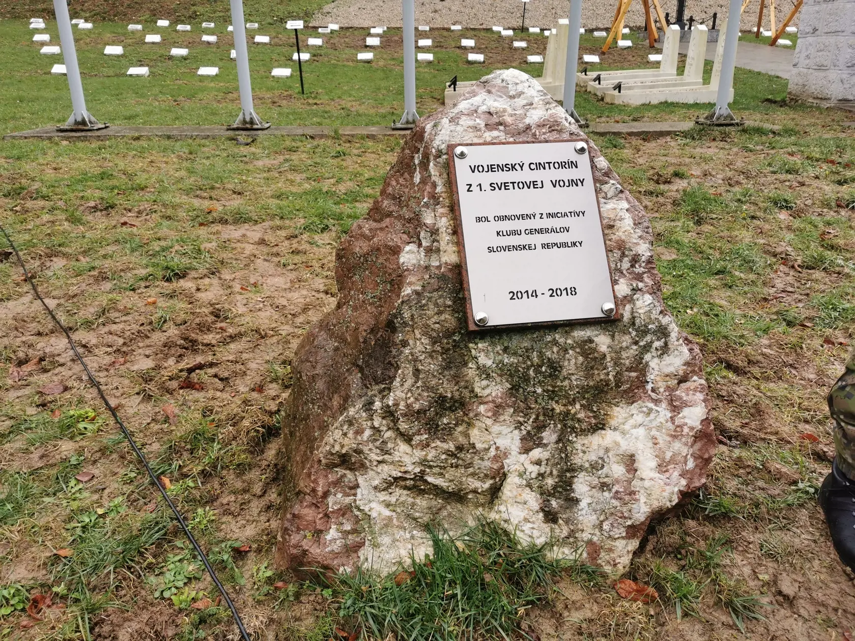Ide o vojenský cintorín z 1. svetovej vojny.