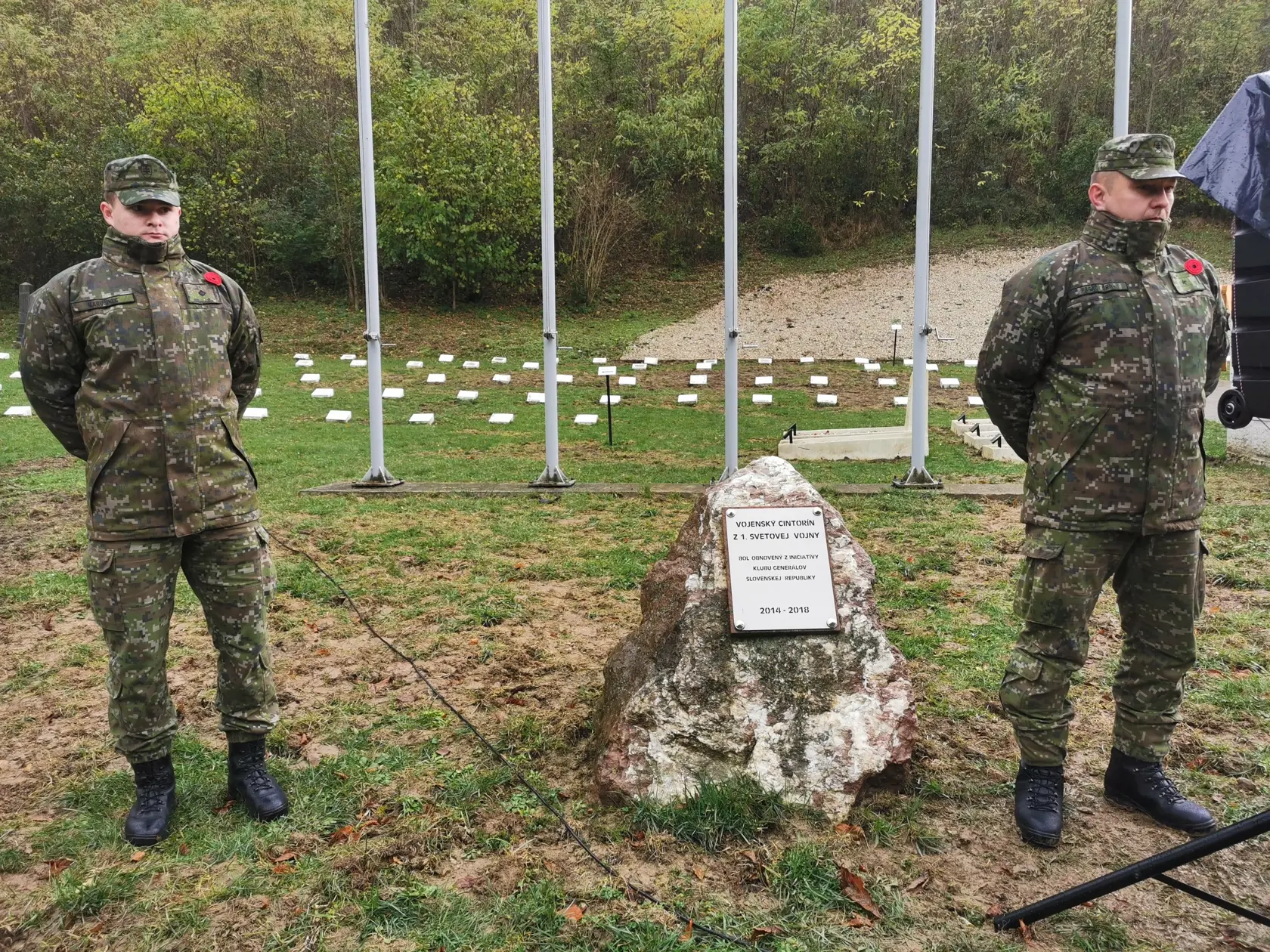 Na cintoríne sú pochovaní vojaci z 1. svetovej vojny.