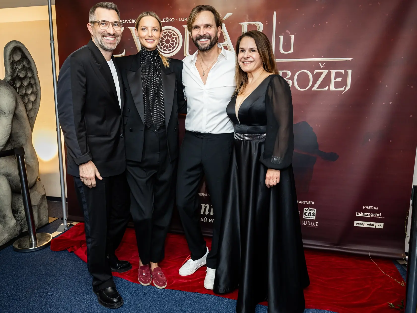 Premiéra moderného baletu v predstavení pod názvom “Zvonár u Matky Božej” v Bratislave. Na snímke Michaela Kocianová, Bibiána Ondrejková, Bruno Ciberej a Ján Ďurovčík. 