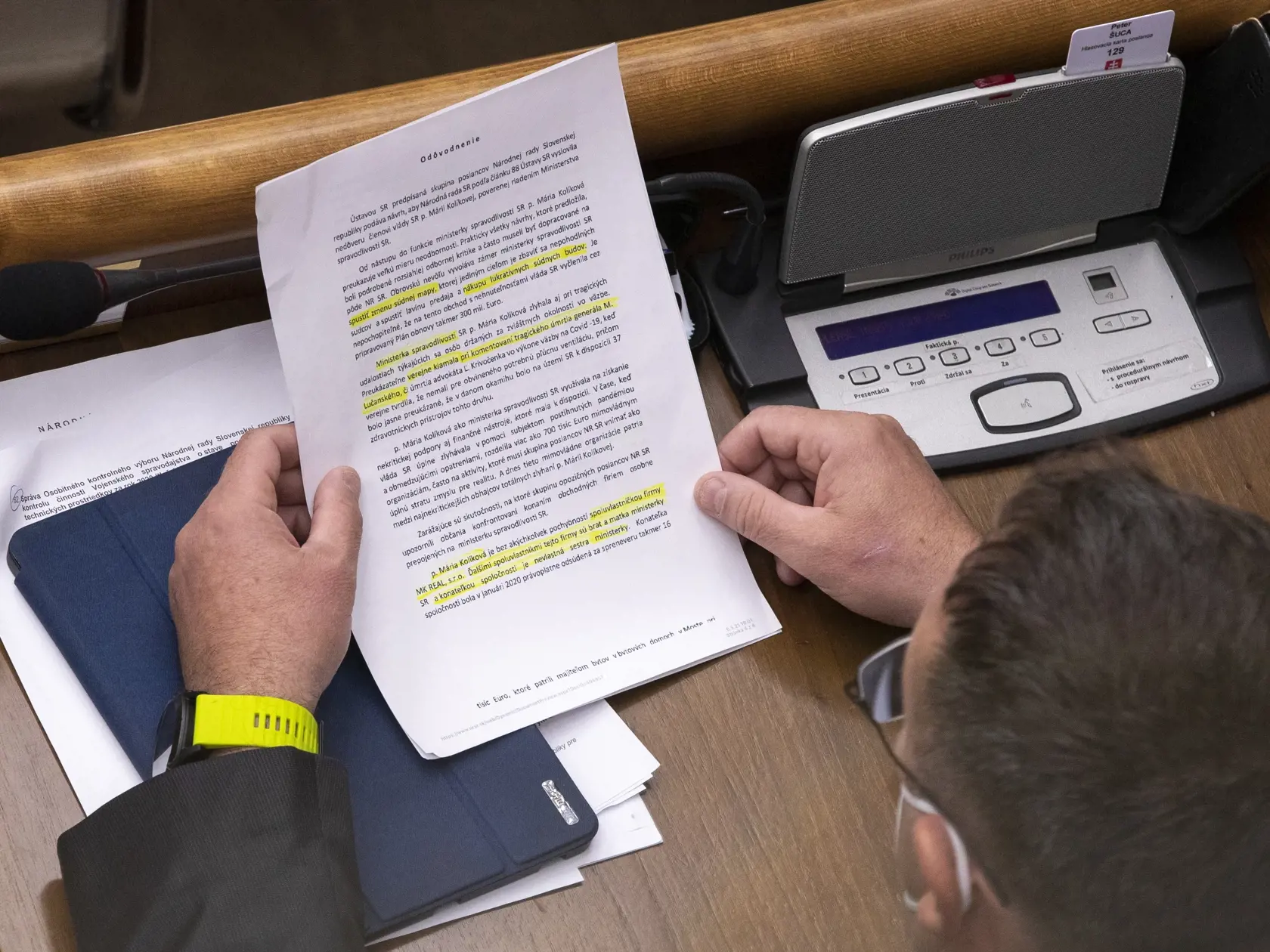 29. schôdza Národnej rady SR, na ktorej bol okrem iného prerokovaný aj poslanecký návrh vyslovenia nedôvery členovi vlády SR Márii Kolíkovej poverenej riadením Ministerstva spravodlivosti Slovenskej republiky.
