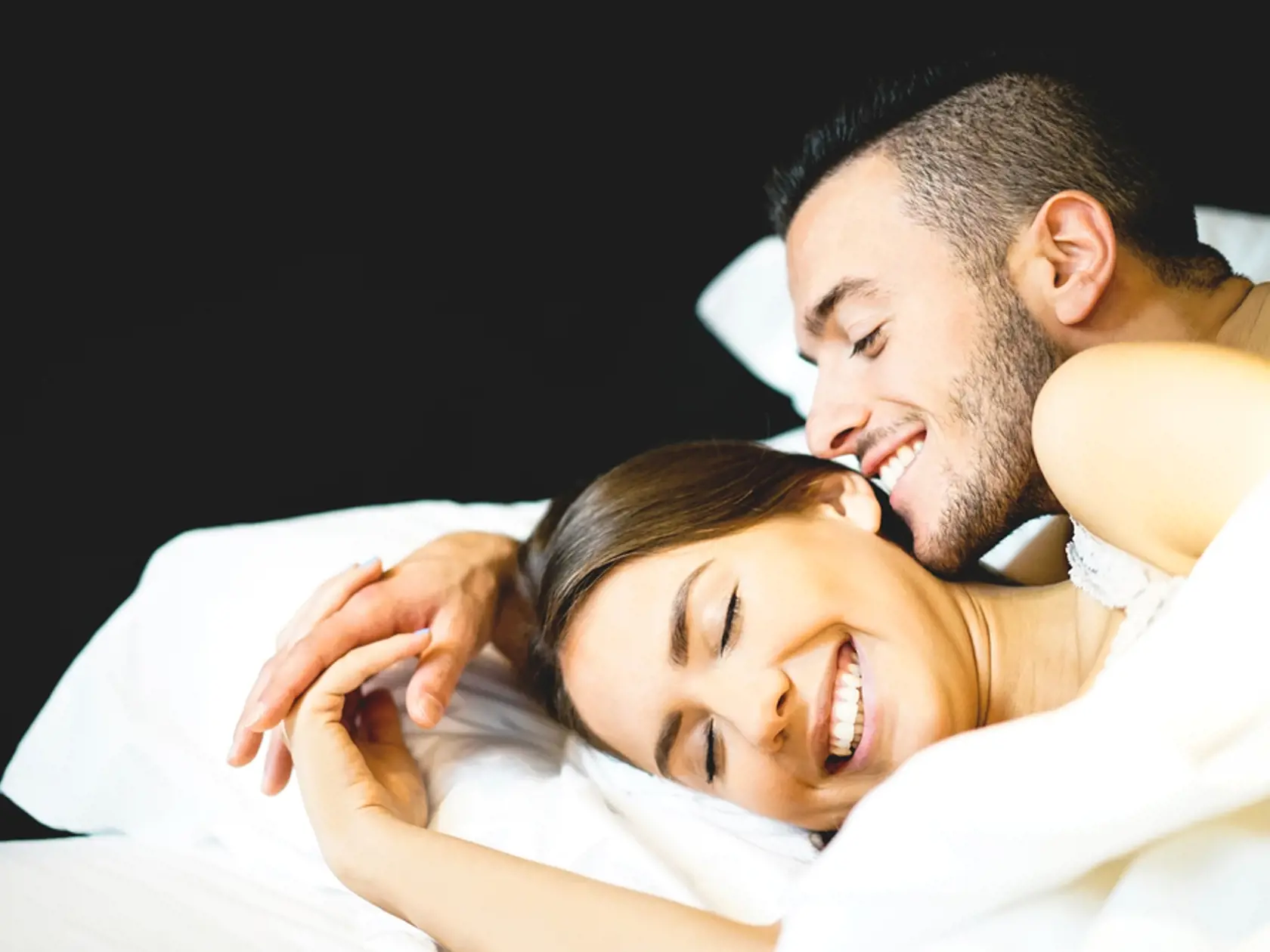 Young,Sexy,Couple,Of,Lovers,Lying,On,Bed,In,Their