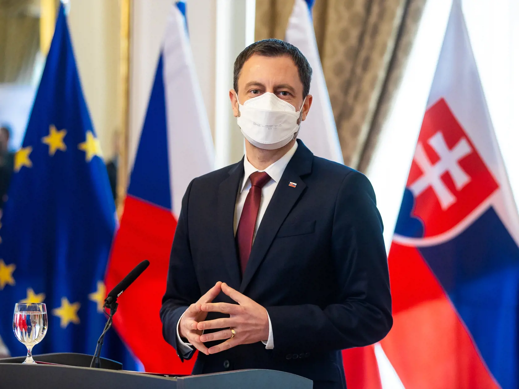 Premiér Eduard Heger zareagoval na otvorený list generálneho prokurátora.