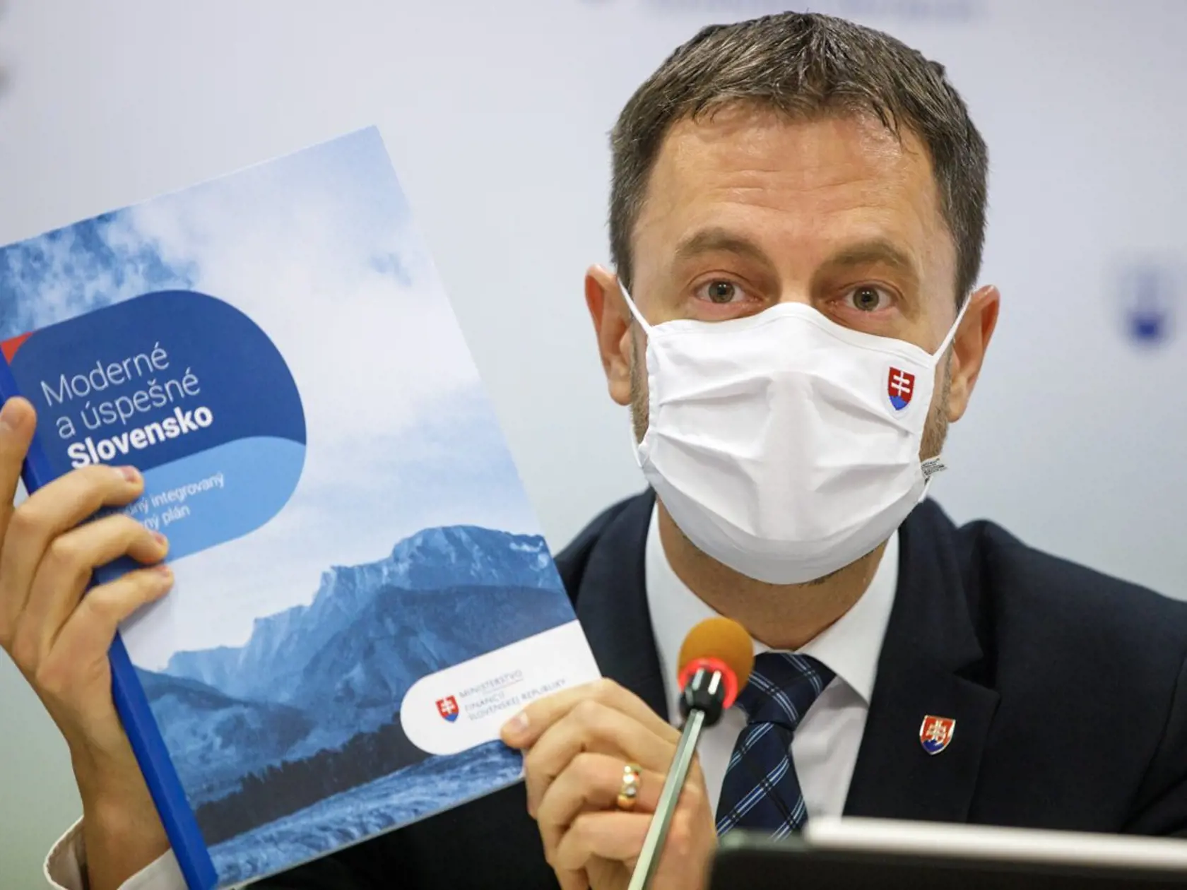 Premiér Eduard Heger zareagoval na otvorený list generálneho prokurátora.