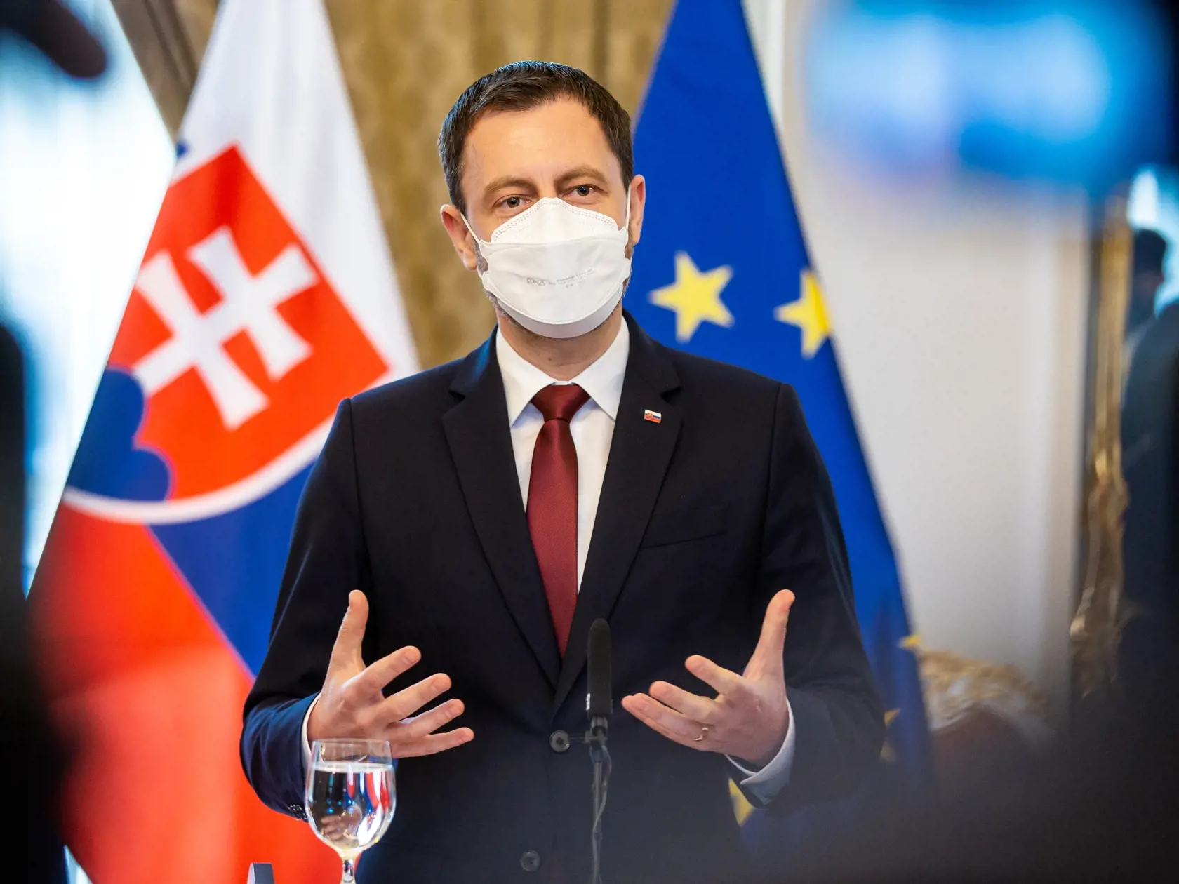 Premiér Eduard Heger zareagoval na otvorený list generálneho prokurátora.