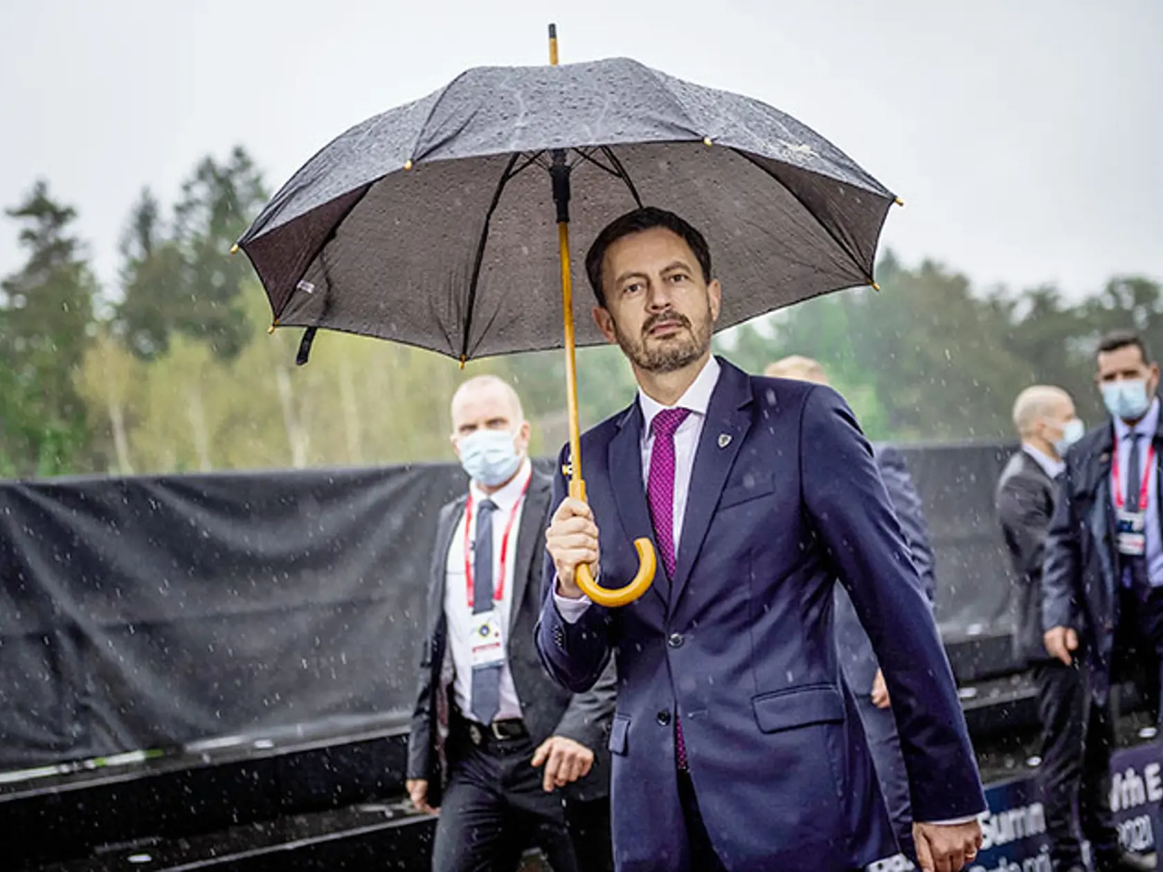 Premiér Eduard Heger zareagoval na otvorený list generálneho prokurátora.