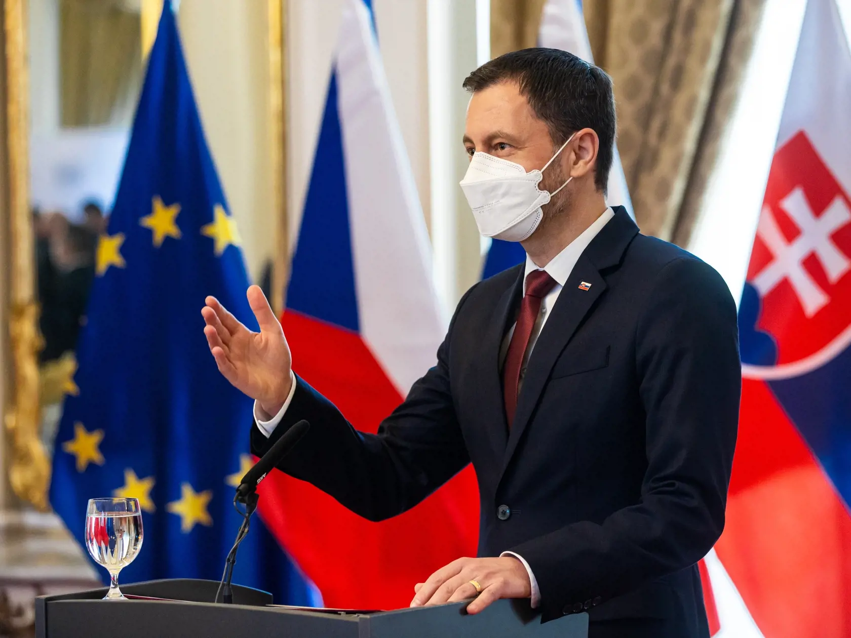 Premiér Eduard Heger zareagoval na otvorený list generálneho prokurátora.