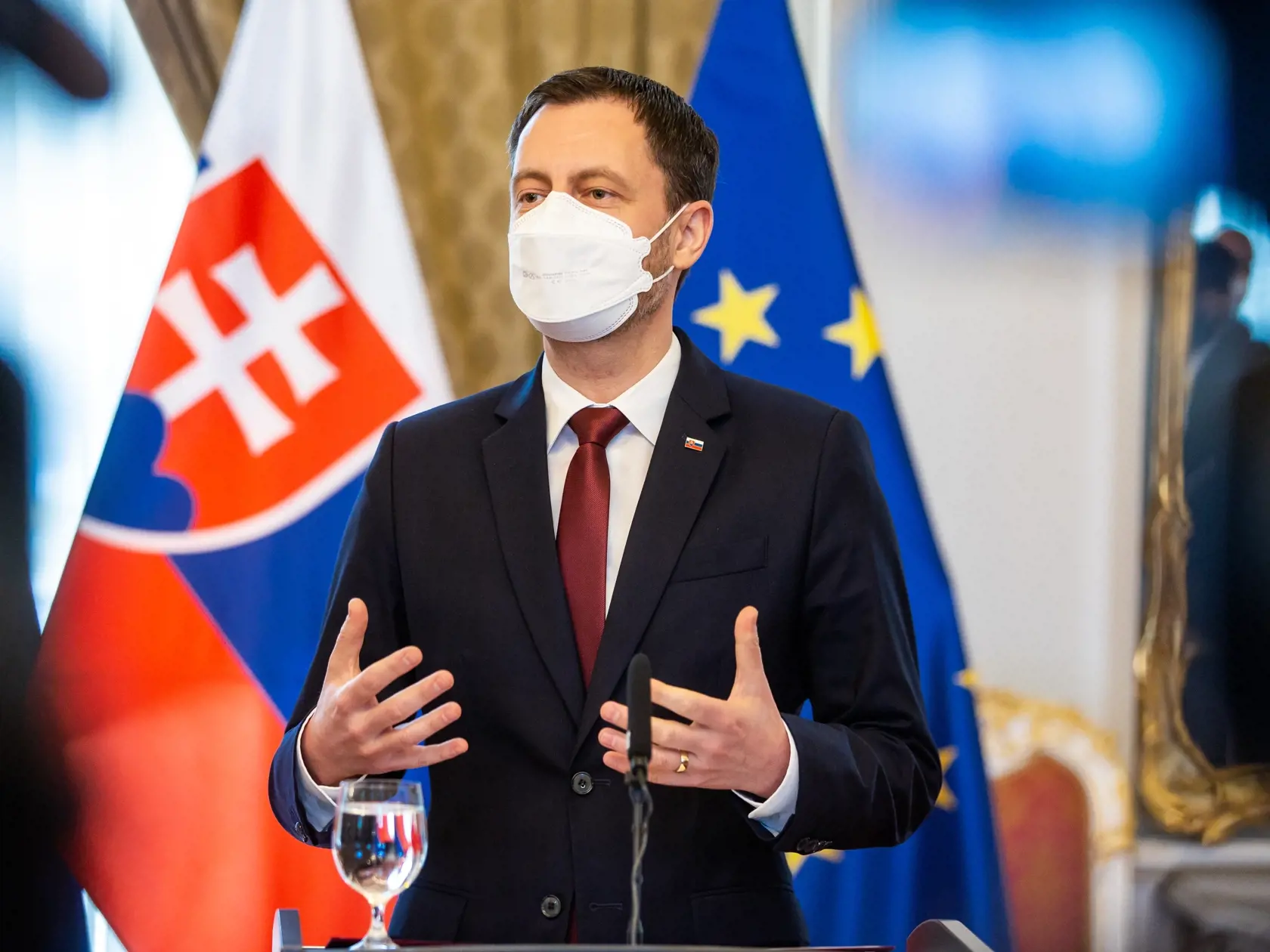 Premiér Eduard Heger zareagoval na otvorený list generálneho prokurátora.