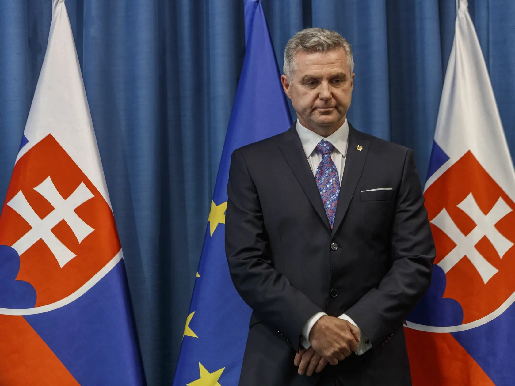 Predseda vlády SR a dočasný minister vnútra Peter Pellegrini a prezident Policajného zboru SR Tibor Gašpar počas tlačovej konferencie, na ktorej premiér oznámil, že Gašpar skončí vo funkcii prezidenta policajného zboru najneskôr koncom mája 2018.
