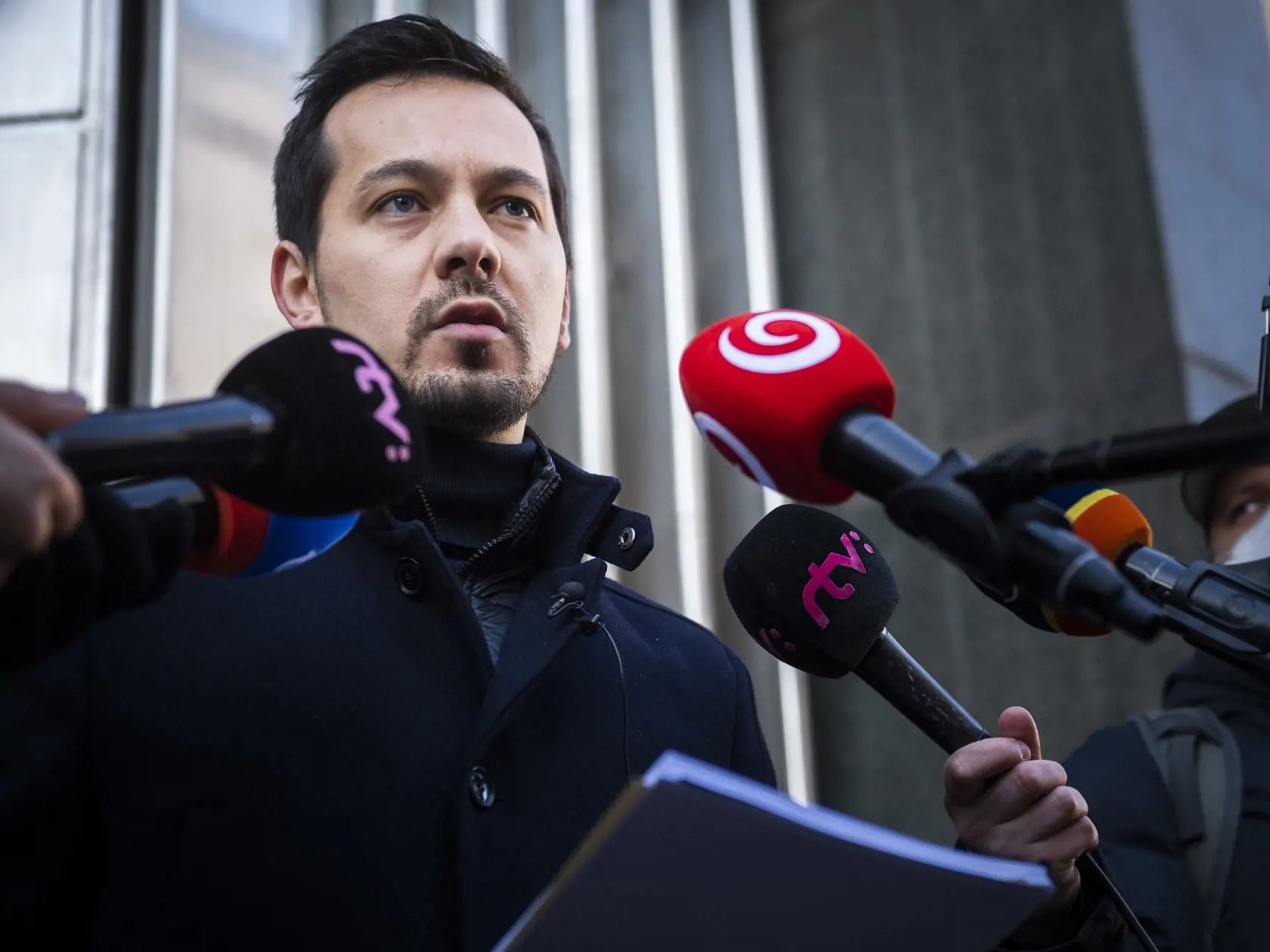 Výsledok hlasovania o obrannej zmluve DCA medzi SR a USA v Národnej rade SR môže byť veľmi tesný. V diskusnej relácii TV Markíza Na telo to pripustil poslanec parlamentu a podpredseda strany Za ľudí Juraj Šeliga.