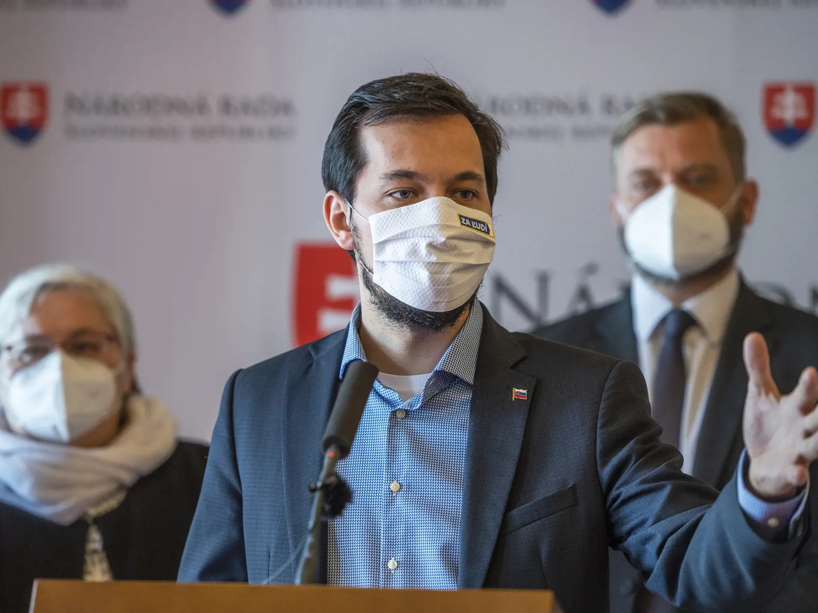 Upozornil, že zmluva posilní bezpečnosť krajiny a prinesie prostriedky pre modernizáciu slovenských ozbrojených síl a vojenskej infraštruktúry.