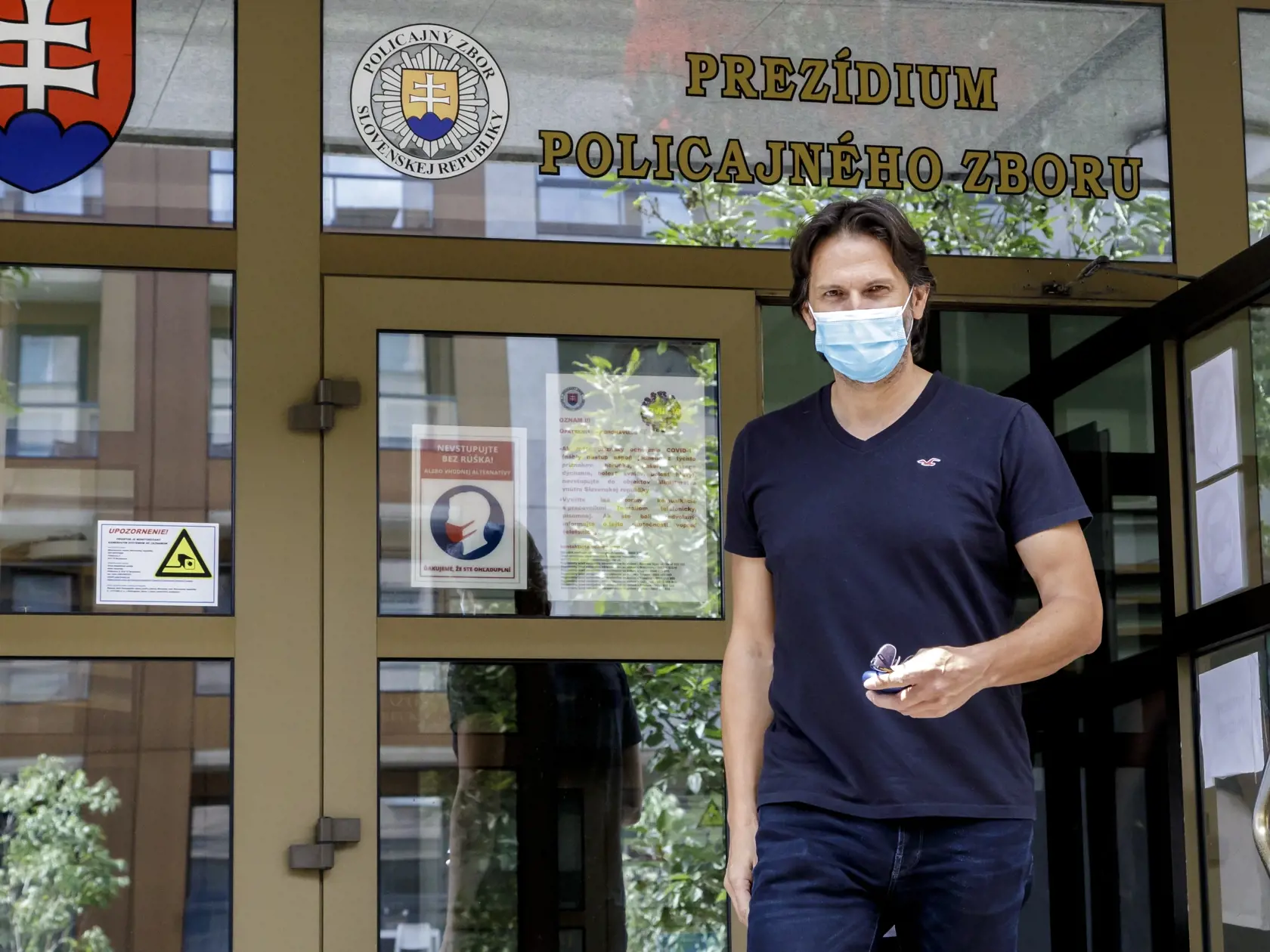 Protiústavným je podľa Kaliňáka vzdávanie sa časti práv Slovenska v prospech USA, upozorňuje tiež na obmedzenie kontroly prítomnosti a činnosti amerických vojakov na území SR.
