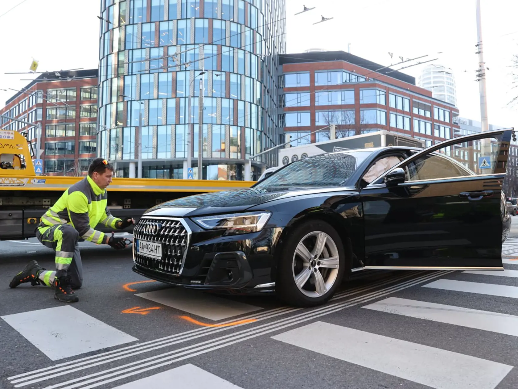 Minister financií Ladislav Kamenický mal v Bratislave autonehodu. Ku kolízii došlo 3. februára 2025 v ranných hodinách na križovatke pri Mlynských Nivách.