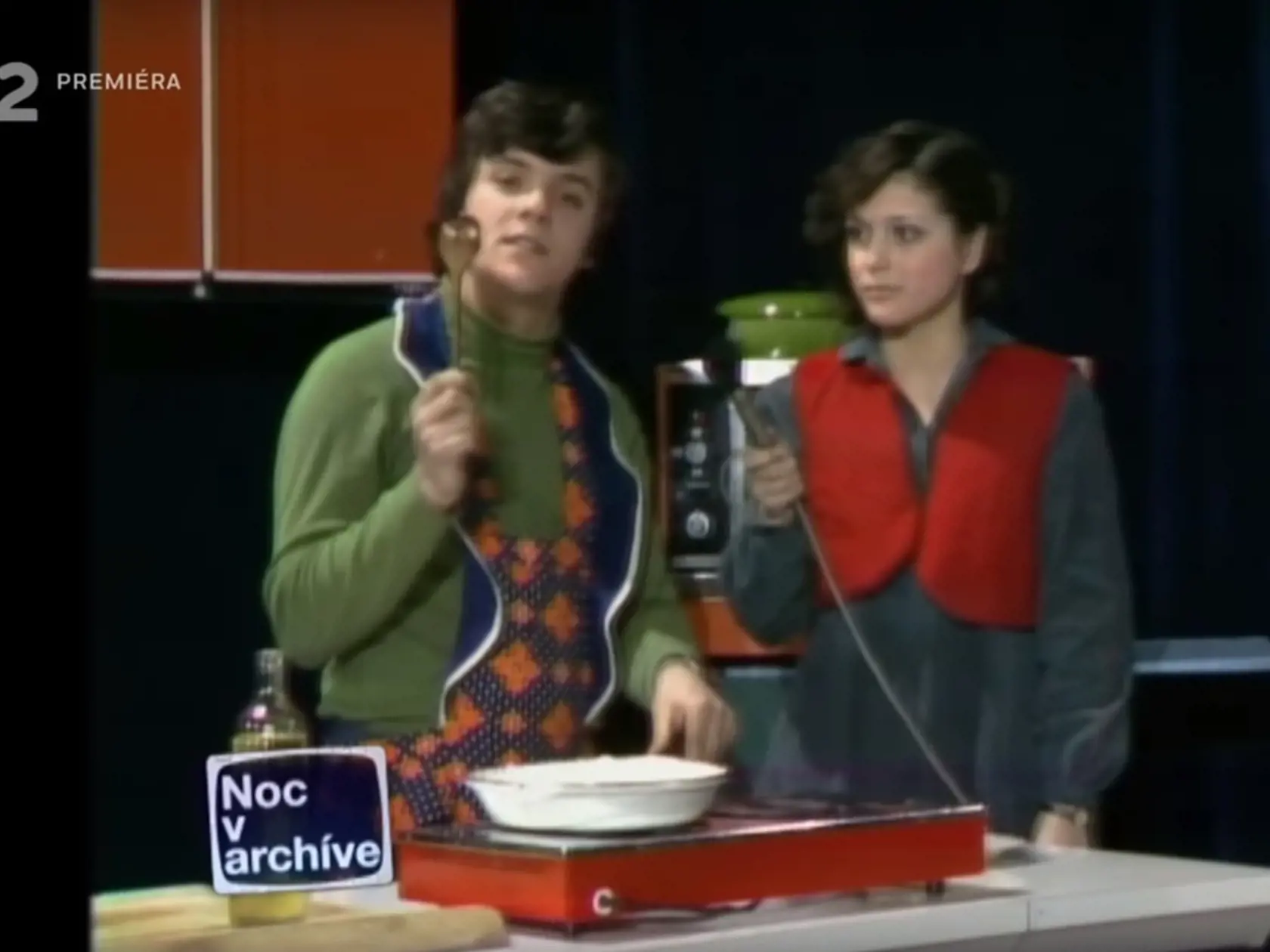 Marian Kočner varí praženicu v relácii Pionierska lastovička z roku 1982.