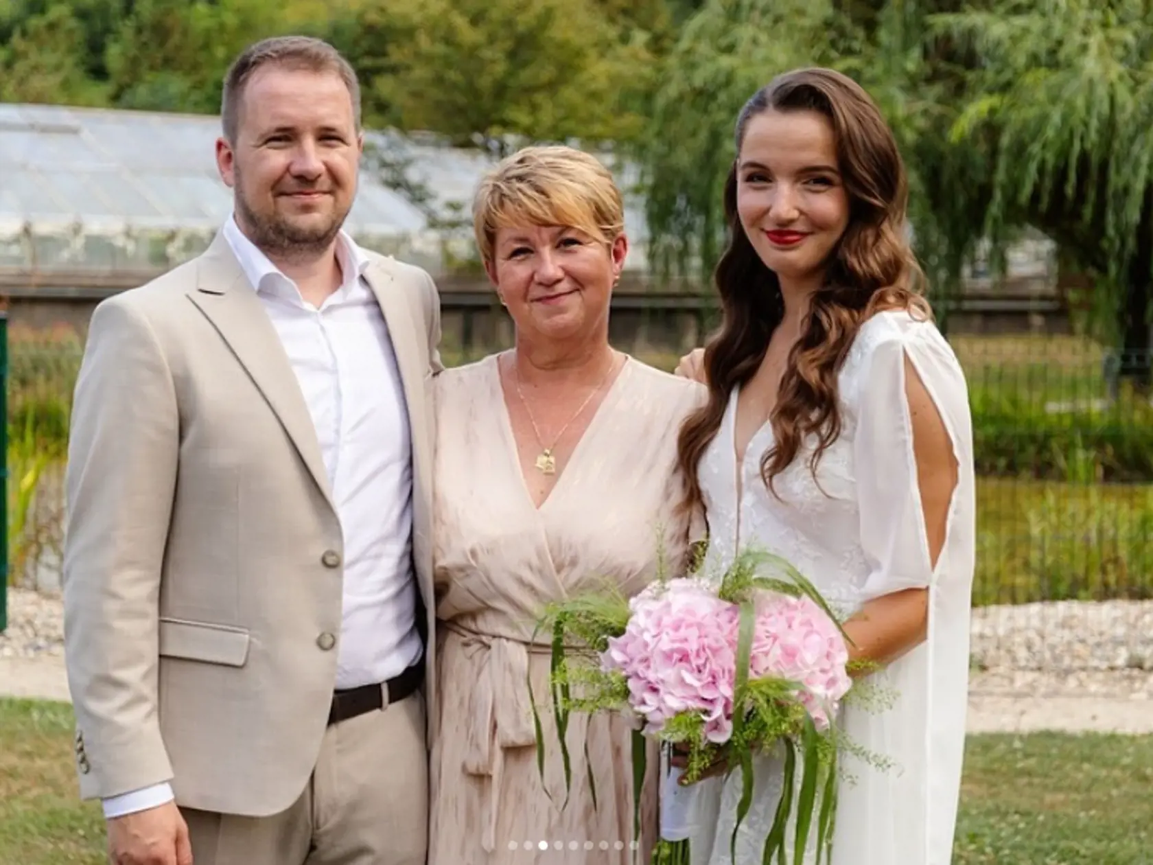 Viktor Vincze v úlohe oddávajúceho. Najnovšie sa dal "ukecať" aj na ďalší netradičný džob - zosobášil svojho kamaráta a redaktora z Markízy Martina Petra.