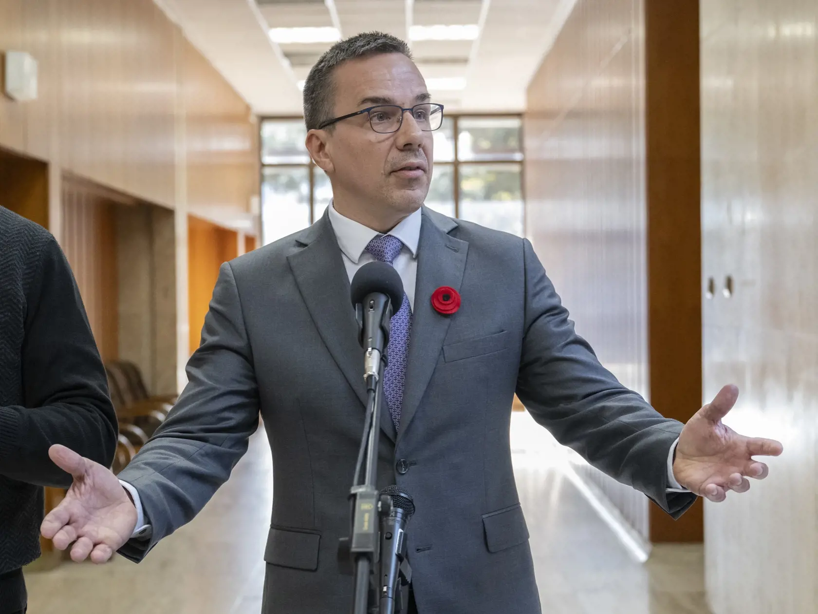 Na snímke minister práce, sociálnych vecí a rodiny SR Erik Tomáš (Hlas-SD) po skončení 3. schôdze vlády SR 8. novembra 2023 v Bratislave.