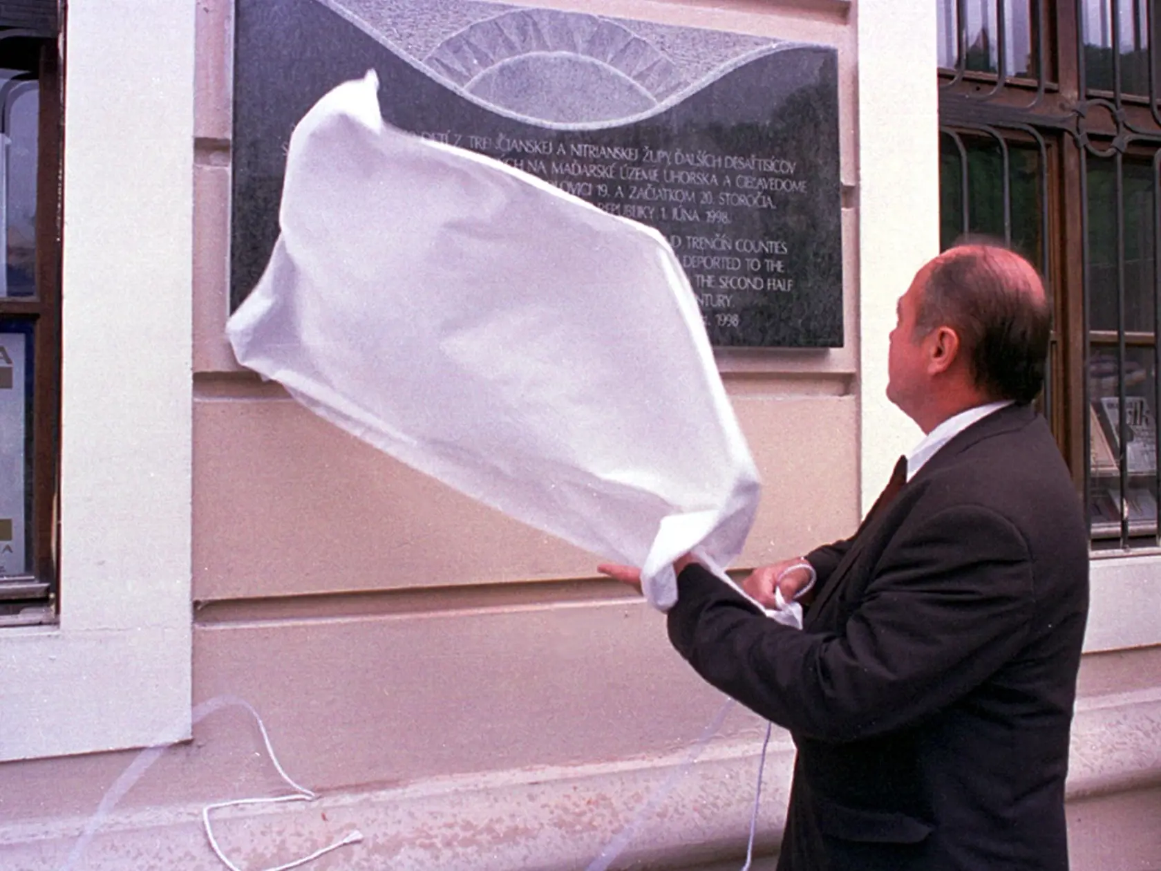 Hudec sa politike začal venovať po roku 1989.