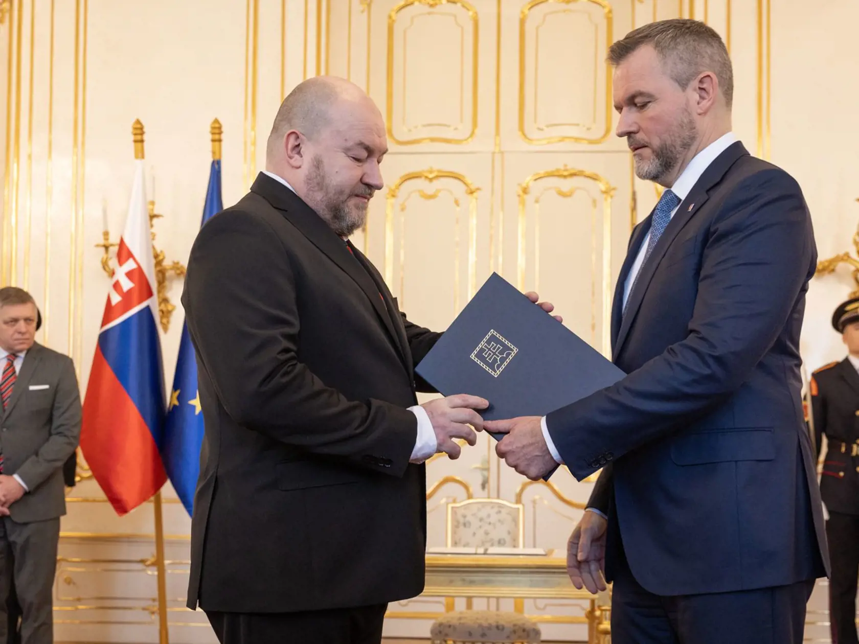 Rudolf Huliak prijal menovací dekrét z rúk Petra Pellegriniho