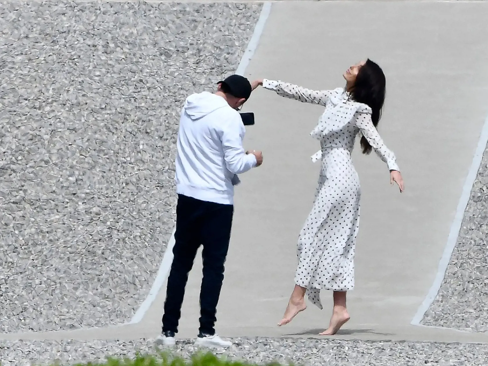 Zamilovaný. Leonardo Dicaprio svoju krásku nadšene fotí.