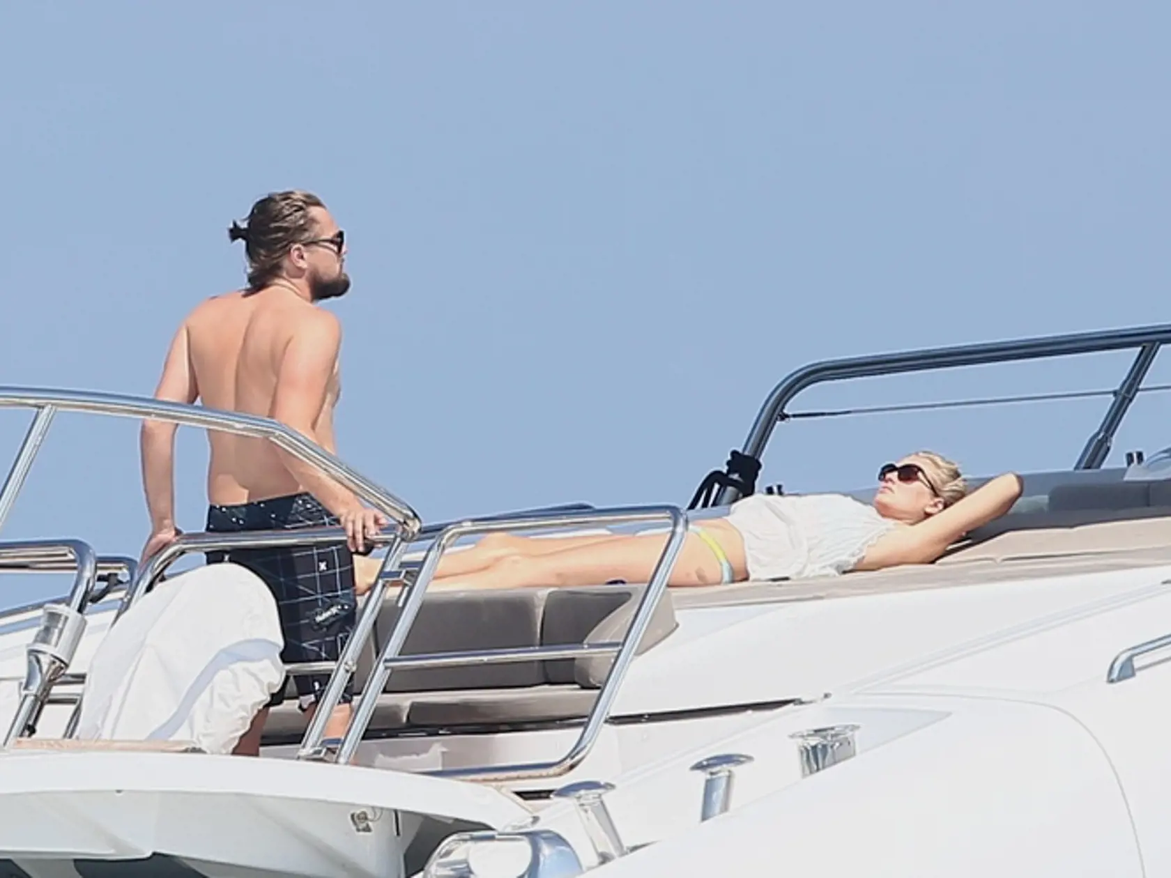 Leonardo DiCaprio s priateľkou Toni Garrn na jachte v San Tropez.