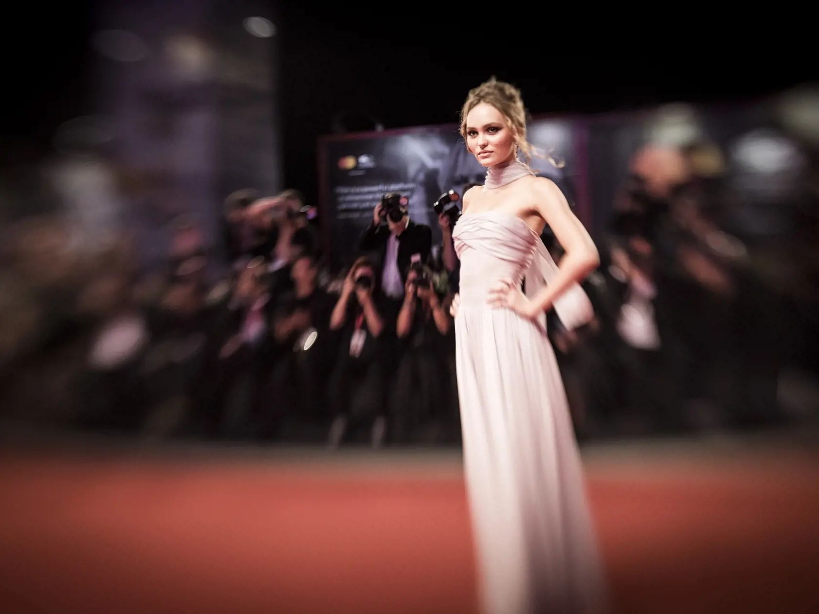 VENICE, ITALY - SEPTEMBER 02:  (EDITOR NOTE: This image has been taken with lens baby) Lily-Rose Depp attends "The King" red carpet during the 76th Venice Film Festival at Sala Grande on September 02, 2019 in Venice, Italy. (Photo by Tristan Fewings/Getty Images)