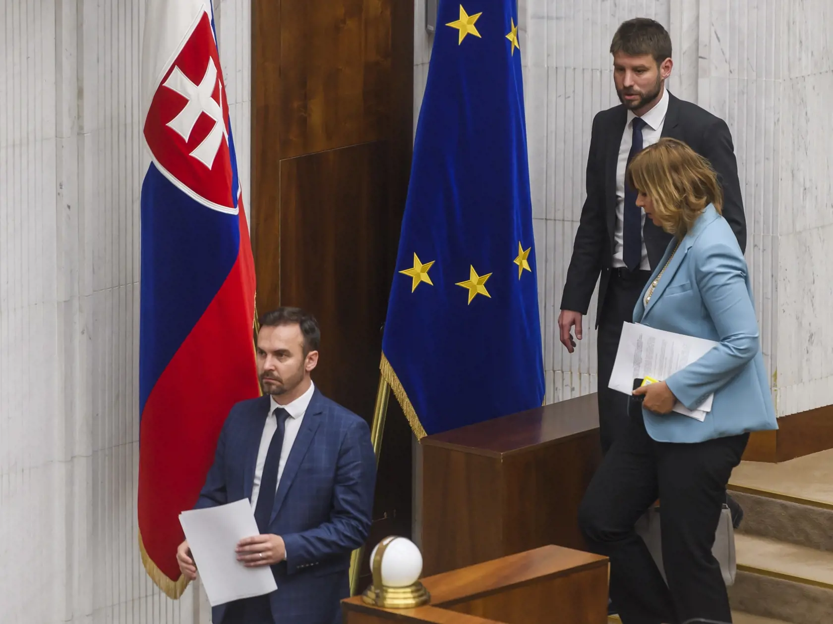 Na snímke zľava poslanci NR SR Michal Šipoš (Slovensko), Veronika Remišová (Za ľudí) a podpredseda NR SR Michal Šimečka (Progresívne Slovensko) počas 12. schôdze NR SR v Bratislave 21. mája 2024. FOTO TASR - Jaroslav Novák