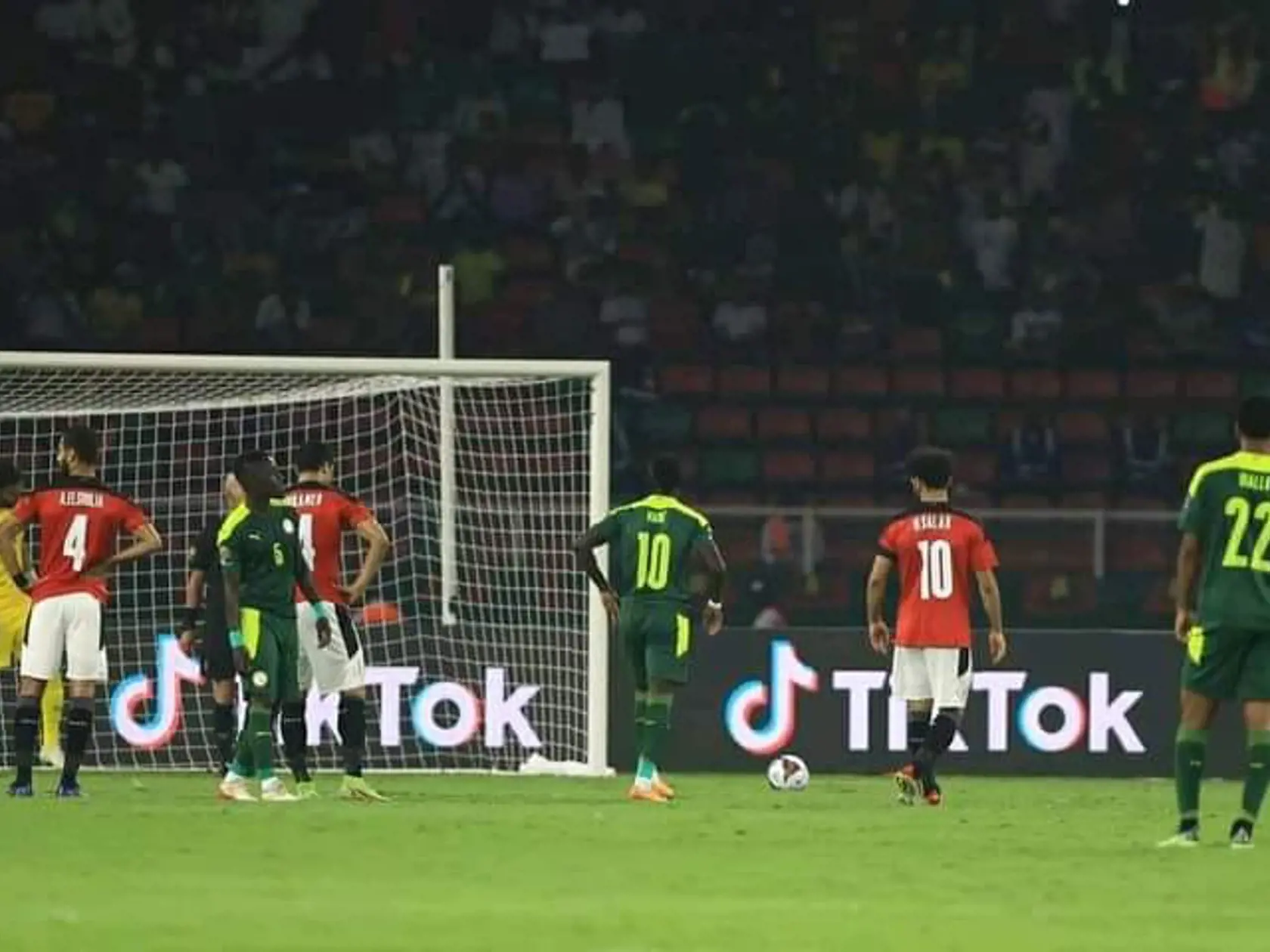 Roman Slušný bol iba niekoľko hodín pred smrťou aktívny na svojej sociálnej sieti. Pridal túto fotografiu s popisom "Senegal - Egypt vo finále Afrického pohára národov 4:2 po jedenástkovom rozstrele. Z liverpoolských hráčov Mané a Salah sa tak dnes tešil z trofeje ten zelený..."