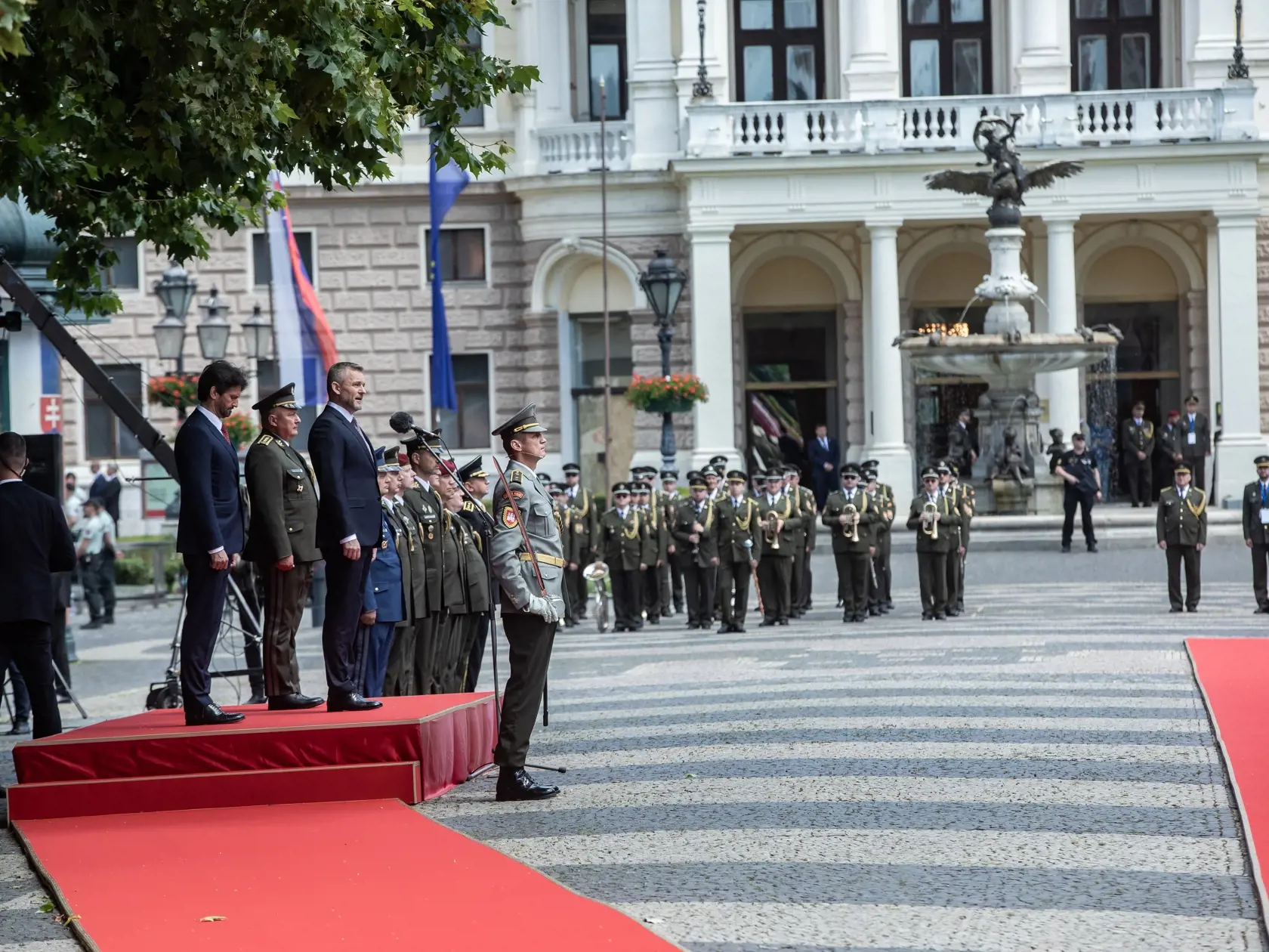 Inaugurácia Petra Pellegriniho, prehliadka jednotiek Ozbrojených síl SR. Na snímke je Peter Pellegrini a Robert Kaliňák.
