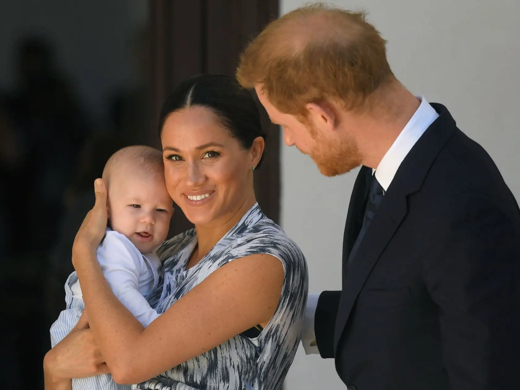 CAPE TOWN, SOUTH AFRICA - SEPTEMBER 25: Prince Harry, Duke of Sussex and Meghan, Duchess of Sussex and their baby son Archie Mountbatten-Windsor at a meeting with Archbishop Desmond Tutu at the Desmond & Leah Tutu Legacy Foundation during their royal tour of South Africa on September 25, 2019 in Cape Town, South Africa. (Photo by Toby Melville - Pool/Getty Images)