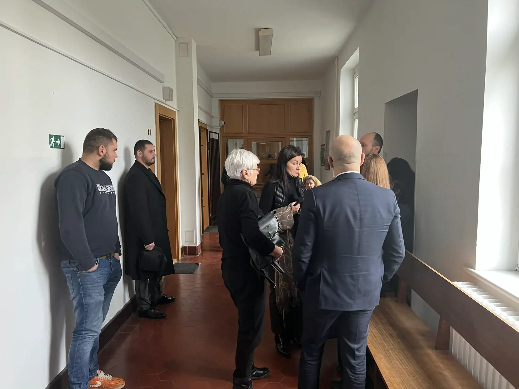 "Dopadlo to tak, ako sa dalo čakať, nakoľko obhajoba obžalovaného nemá žiadne pádne argumenty na vyvinenie sa, resp. na zmiernenie zavinenia predmetnej dopravnej nehody. Obžalovaný využíva svoje práva a odročil pojednávanie, podľa mňa absolútne účelovo. Súd podľa mňa rozhodol správne, pribral do konania znalca z odvetvia psychiatrie, aby posúdil schopnosť obžalovaného zúčastňovať sa pojednávaní," povedal Javor.