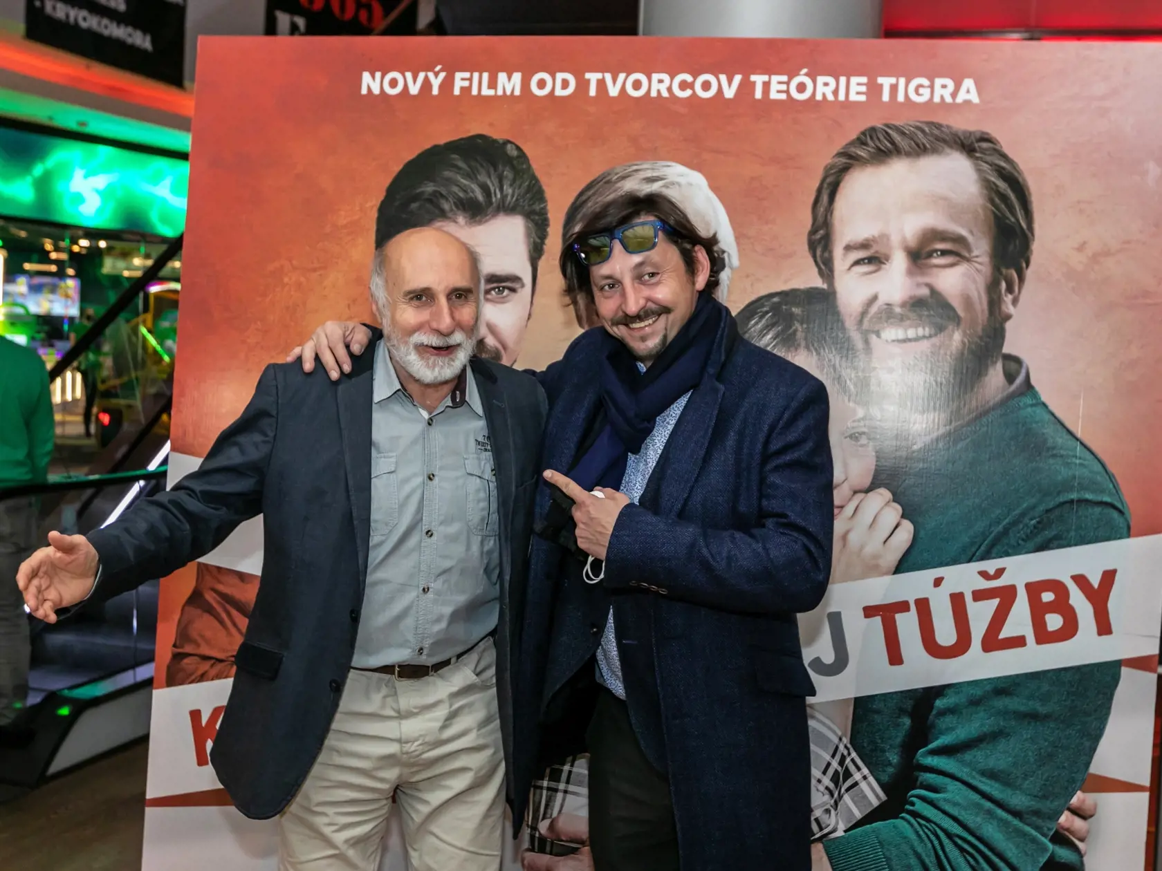 Premiéra filmu Kurz manželskej túžby v kine Eurovea. Na snímke je Peter Šimun a Lukáš Latinák. 