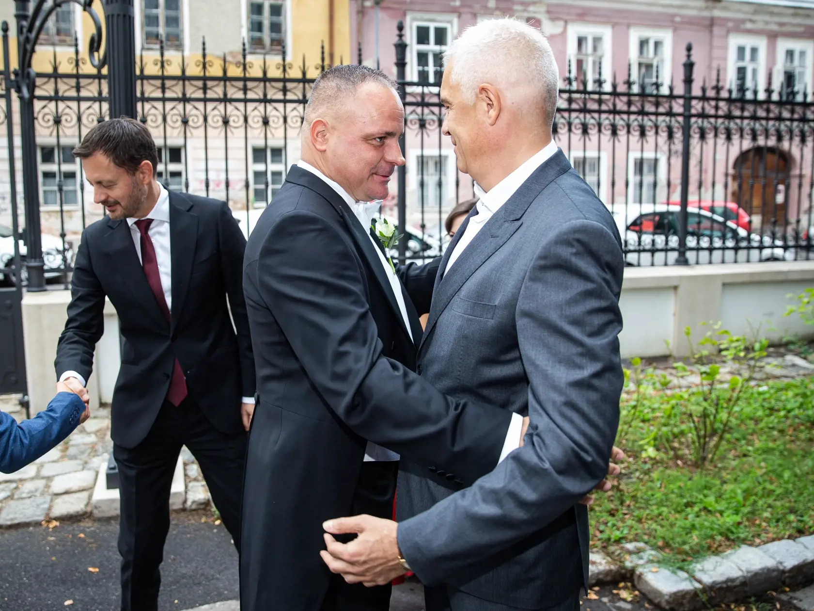 Svadba Juraja Drobu a Miroslavy Valovičovej v Bratislave. Na snímke je Juraj Droba, Ivan Korčok a Eduard Heger.