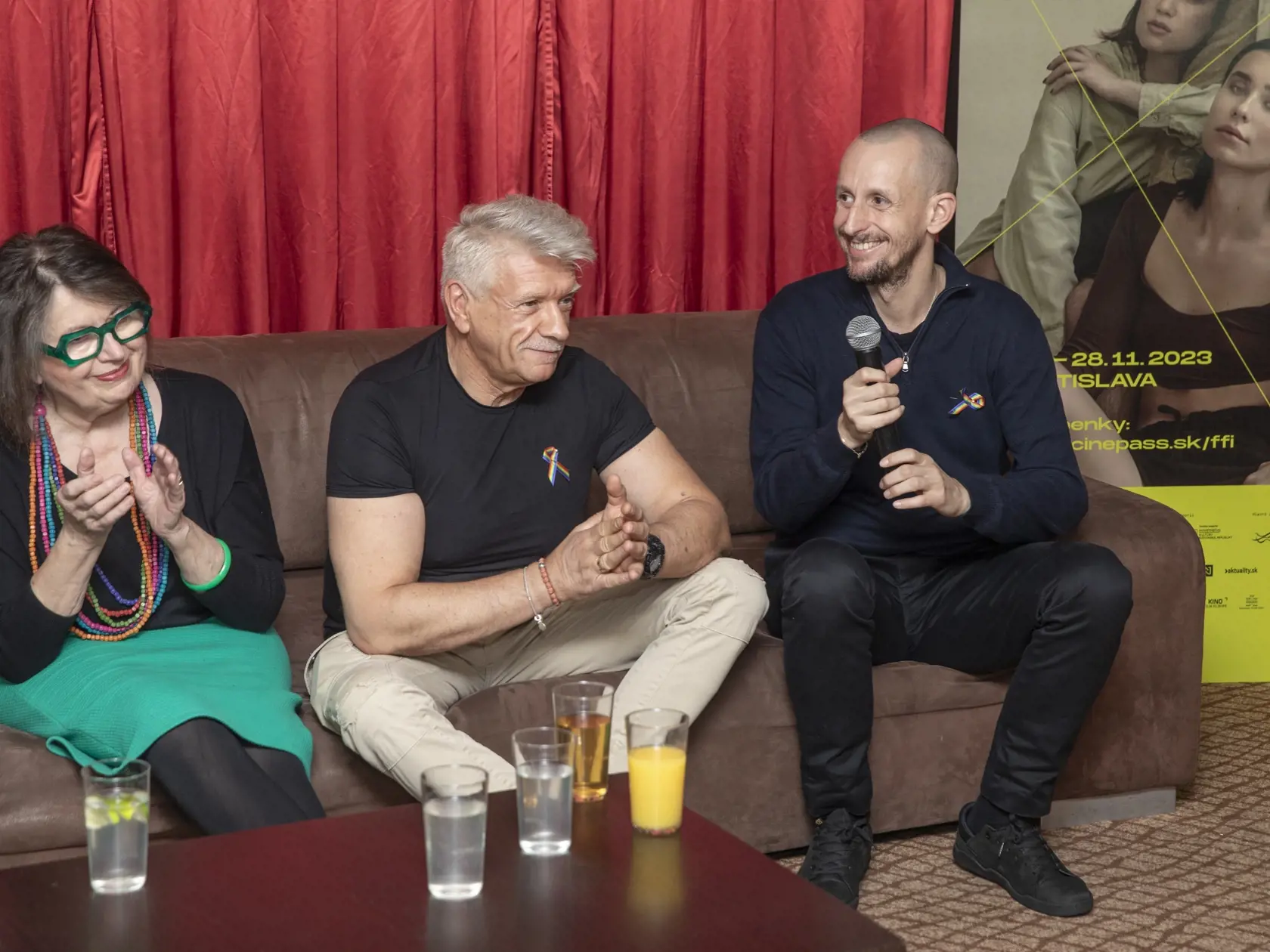 Na snímke je tlačová konferencia filmového festivalu inakosti. Sedemnásty ročník bude patriť k najväčším vo svojej histórii. Na fotke je Zuzana Kronerová, Richard Stanke a Roman Samotný, majiteľ Teplárne.