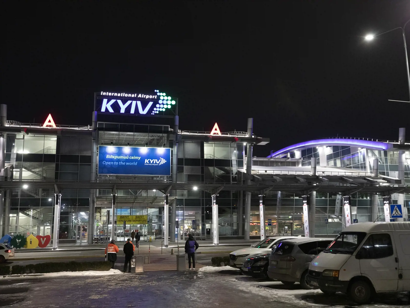 Kyjevské letisko je prázdne, Ukrajinci sa nechystajú na odchod aj v prípade vojny