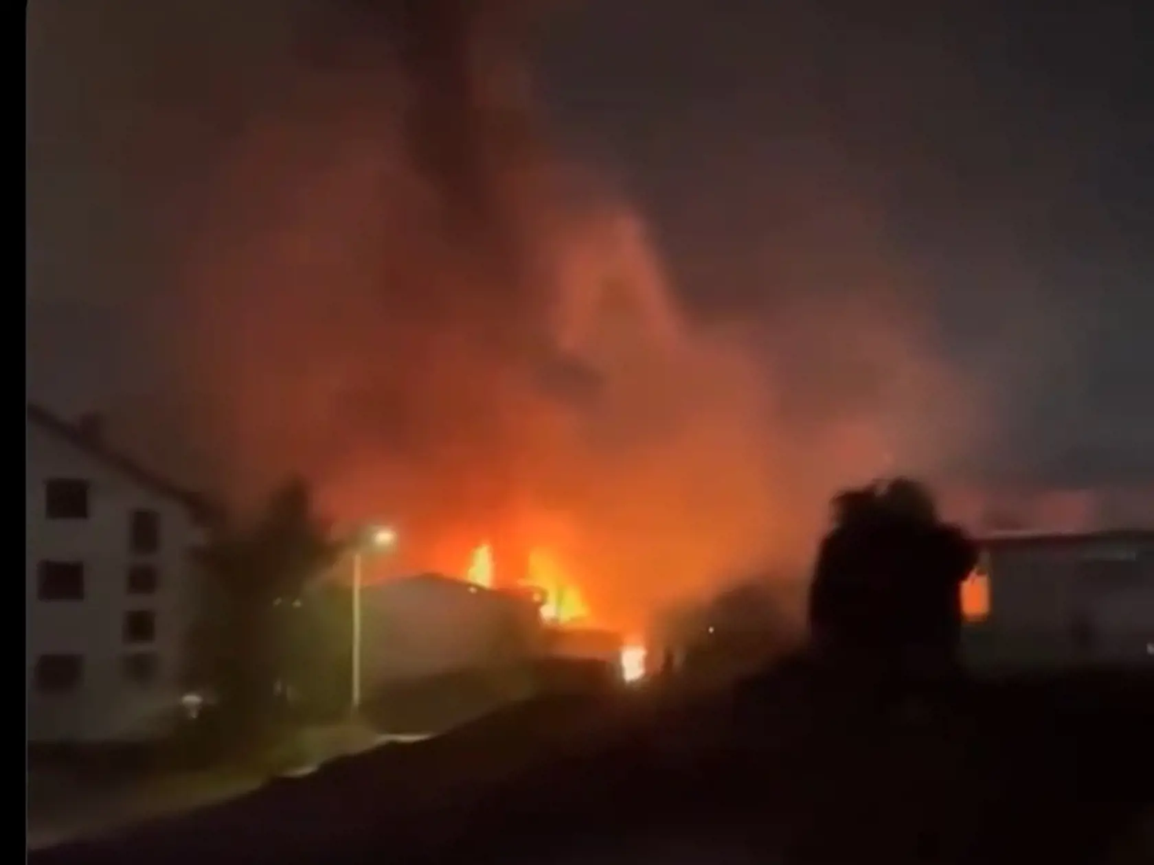 Pri požiari nočného klubu v severomacedónskom meste Kočani zomreli desiatky ľudí.