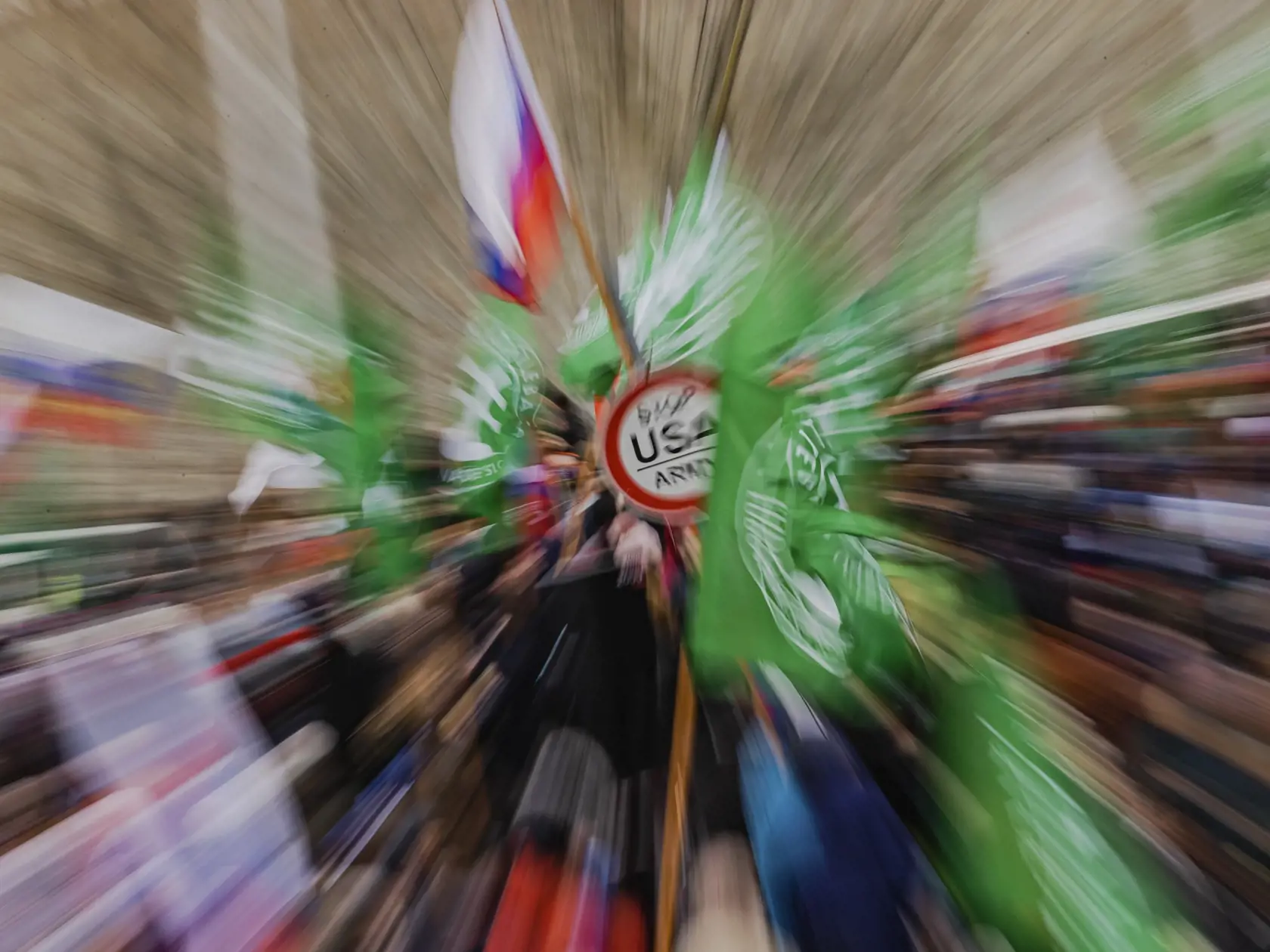 Odporcovia obrannej dohody medzi Slovenskou republikou a USA sa stretli pred budovou Národnej rady Slovenskej republiky. 