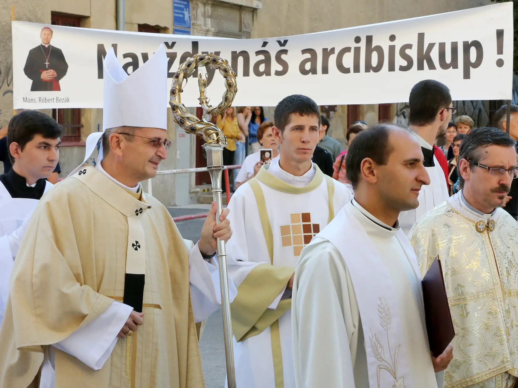 Regióny: Svätý Otec František vymenoval nového trnavského arcibiskupa, stal sa ním doterajší apoštolský administrátor Ján Orosch. Do úradu ho uviedol bratislavský arcibiskup-metropolita Stanislav Zvolenský.