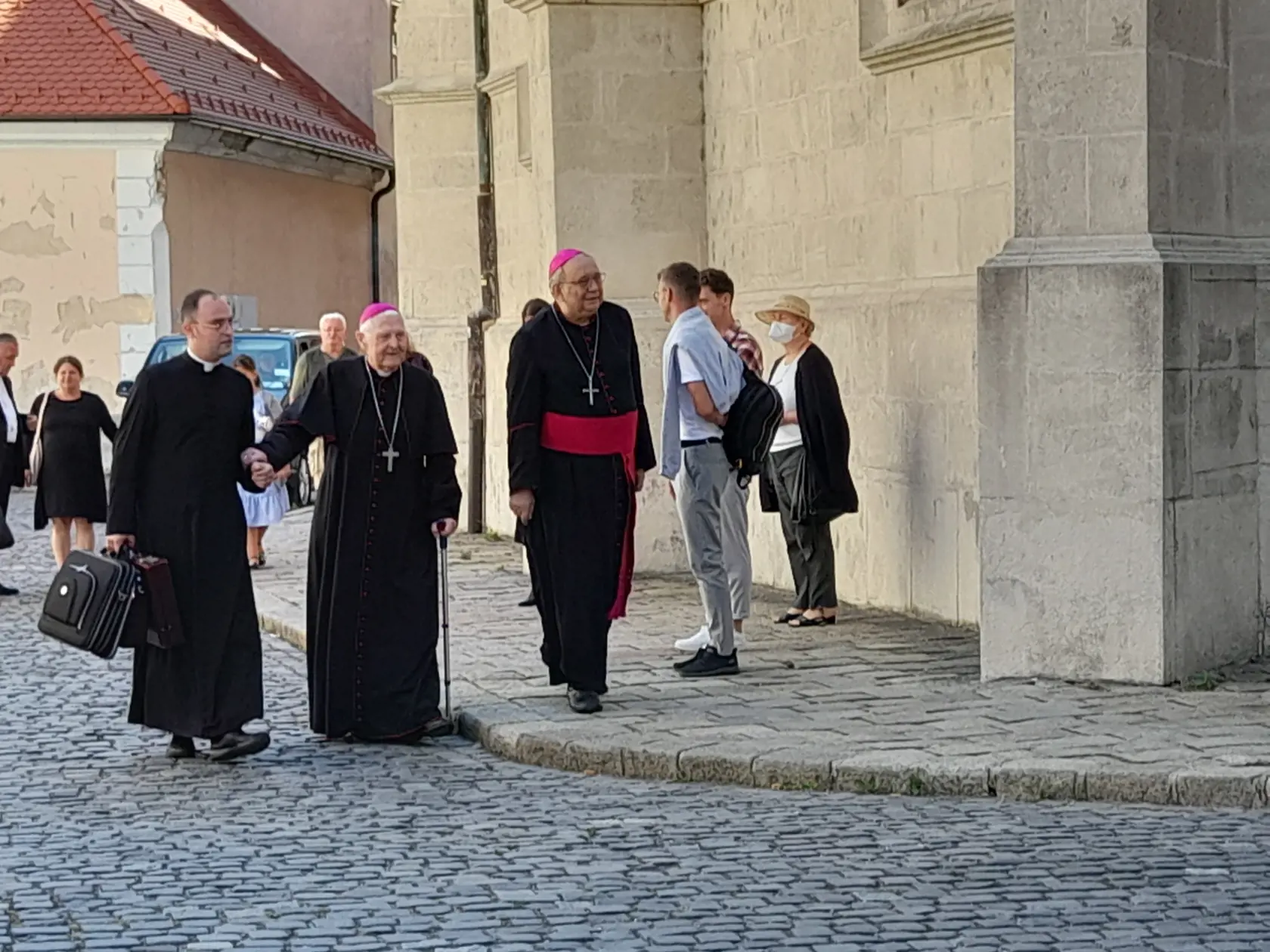 Zľava Mons. Ján Orosch (* 28. máj 1953, Bratislava) je rímskokatolícky arcibiskup Trnavskej arcidiecézy a emeritný biskup Ján Sokol.