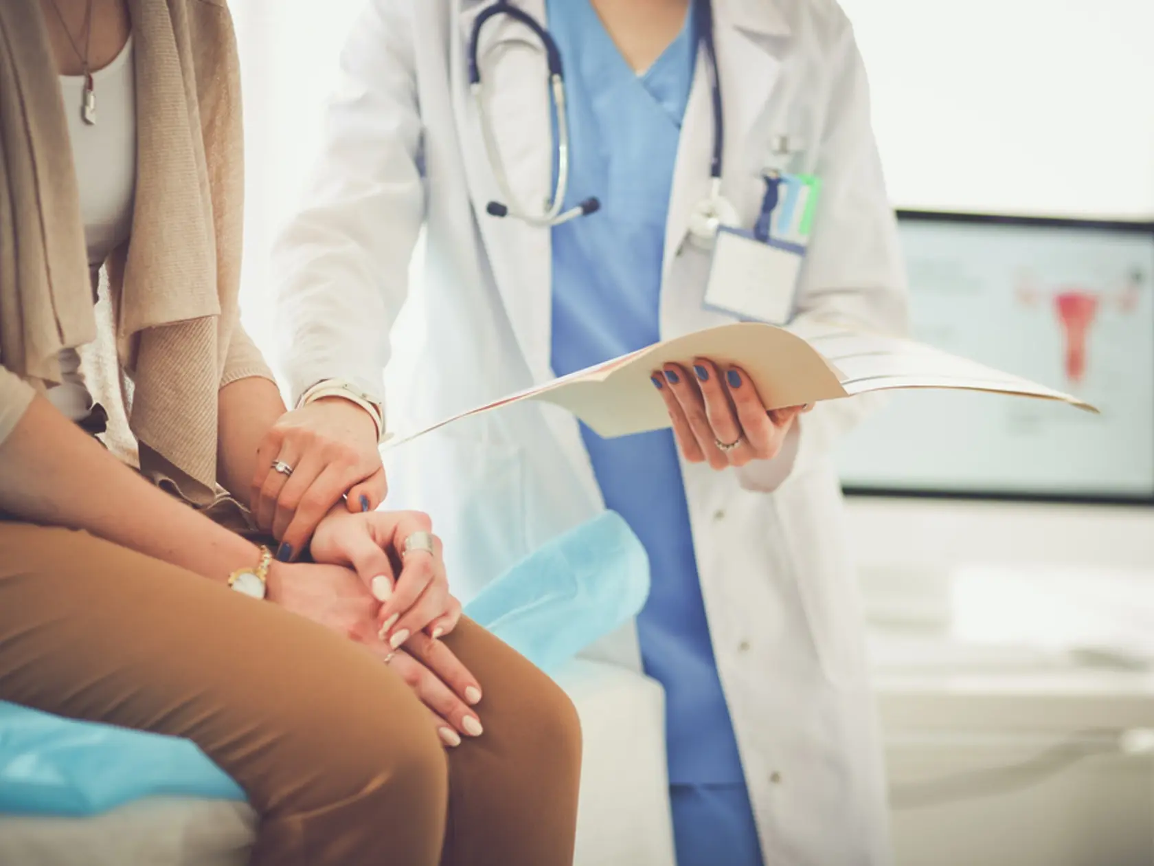 Pravidelná prevencia je základom zdravia. „Konzultovať svoj zdravotný stav s lekárom a zdôveriť sa mu so všetkými zdravotnými ťažkosťami nie je hanba. Naopak, práve preventívne prehliadky či už u gynekológa alebo všeobecného lekára vedia včas odhaliť zdravotné komplikácie a liečiť ich. Samozrejme, liečbu je potrebné aj dodržiavať,“ upresňuje MUDr. Španka.