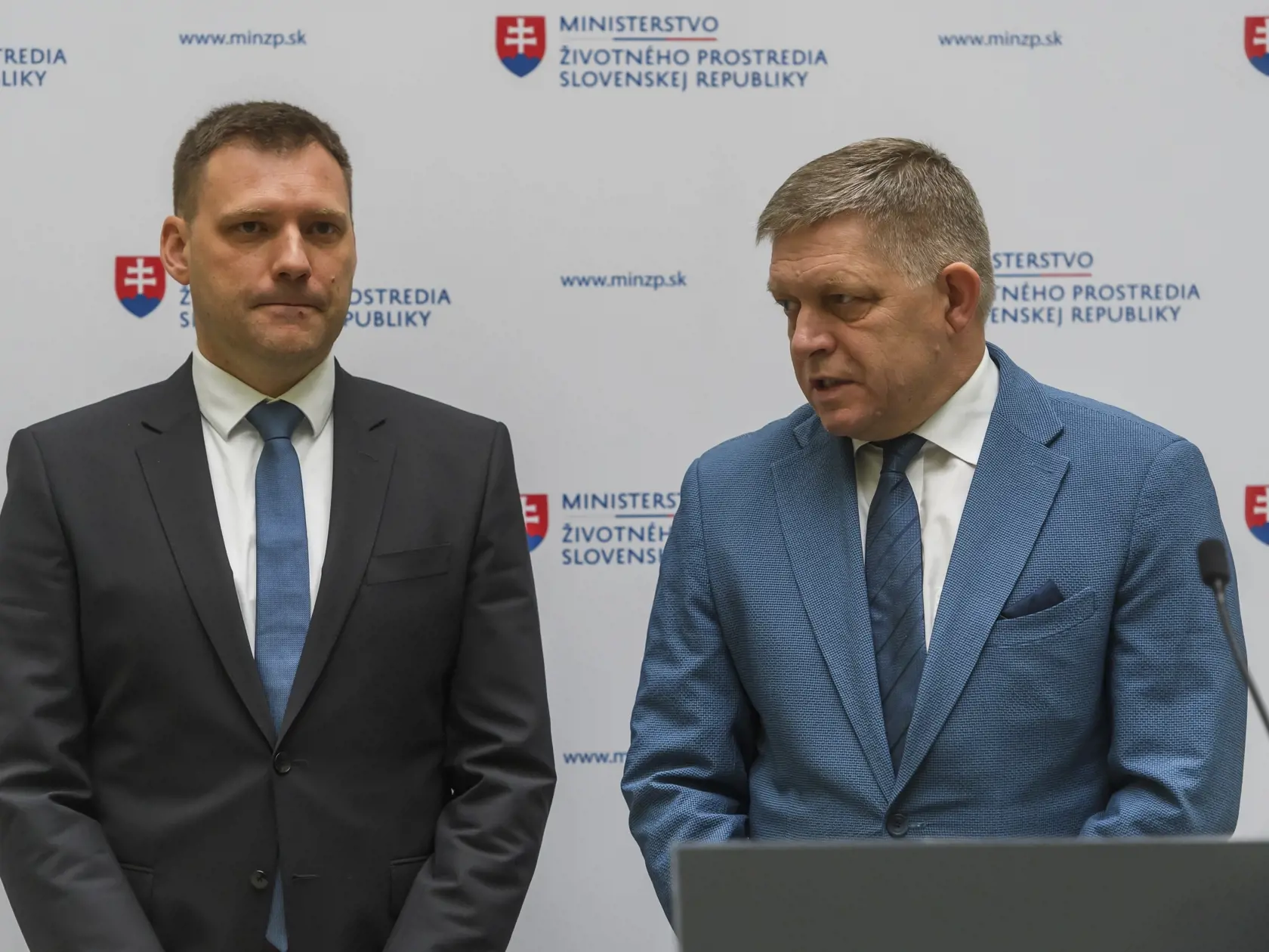 Na snímke zľava minister životného prostredia SR Tomáš Taraba (nominant SNS) a predseda vlády SR Robert Fico (Smer-SD) počas tlačovej konferencie po spoločnom stretnutí na rezorte životného prostredia v Bratislave 9. novembra 2023. FOTO TASR - Jaroslav Novák













