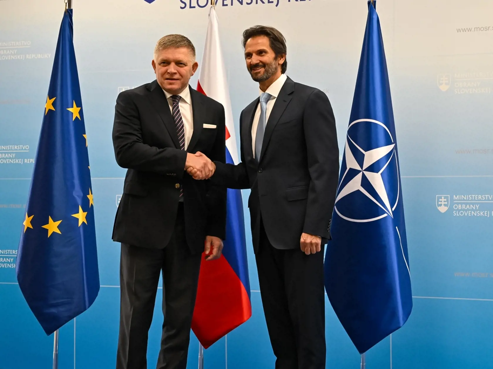 Na snímke zľava predseda vlády SR Robert Fico a minister obrany SR Robert Kaliňák (obaja SMER-SD) počas spoločného stretnutia na pôde rezortu obrany 6. novembra 2023 v Bratislave. FOTO TASR - Pavol Zachar










