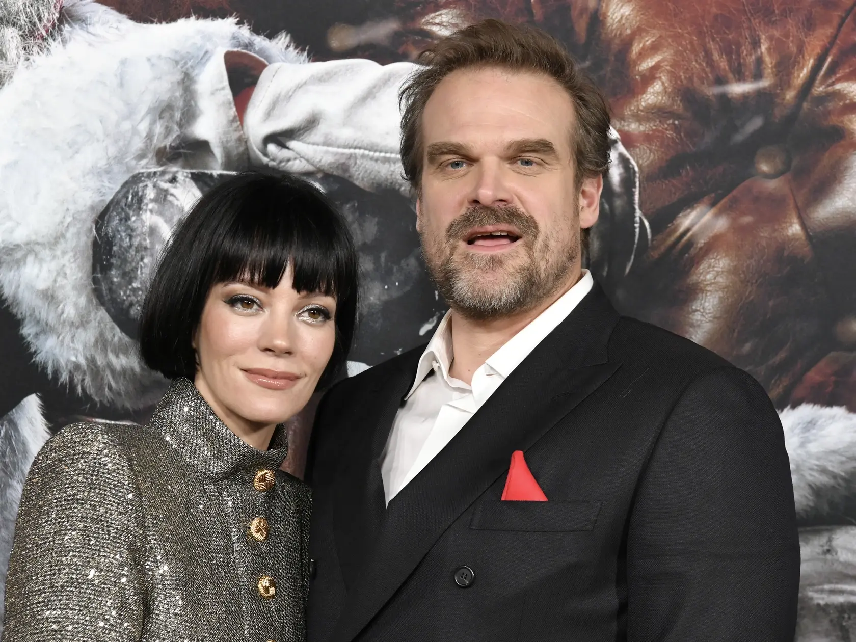 Speváčka Lily Allen a herec David Harbour sa rozvádzajú.