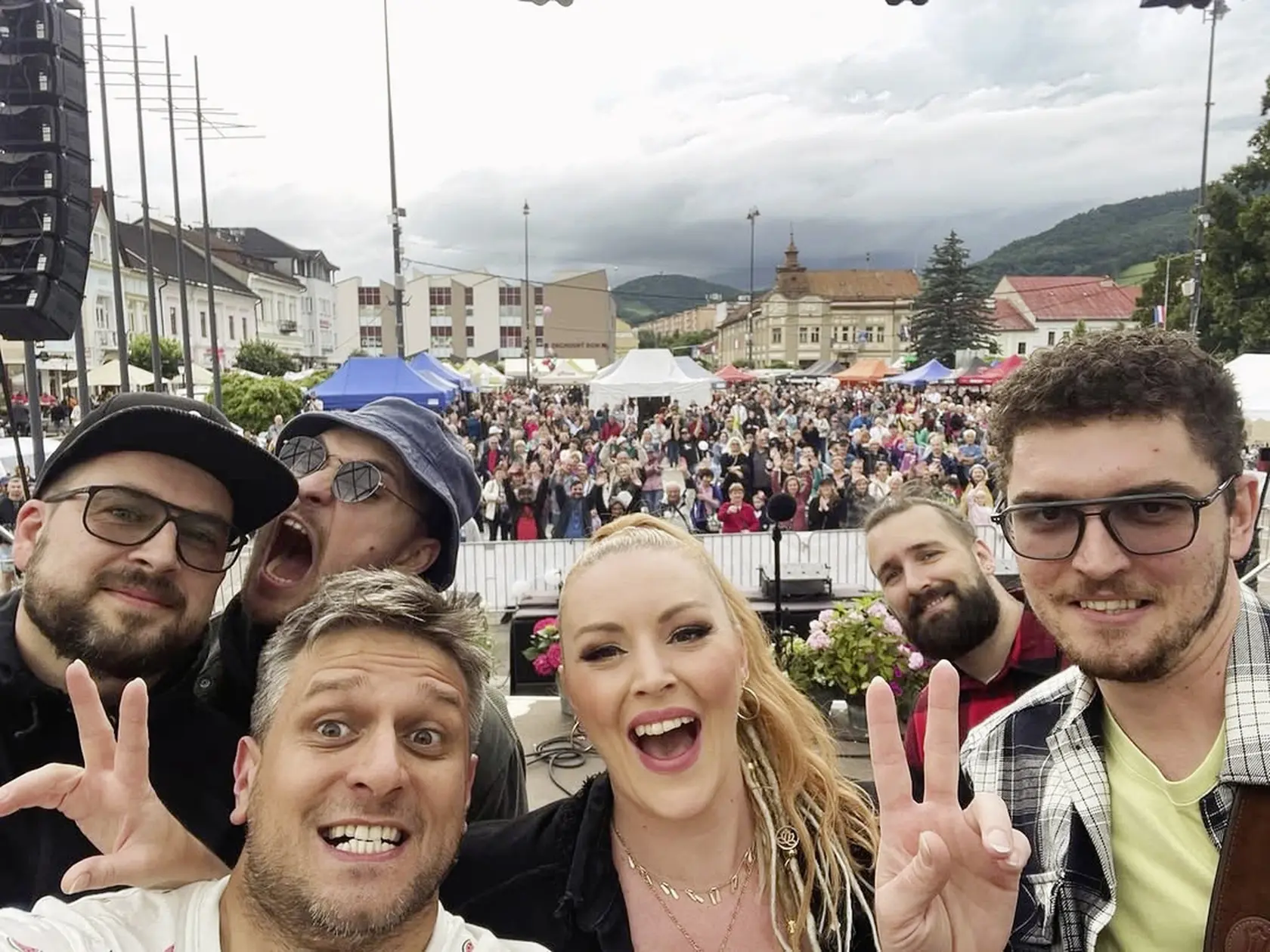 Spoznáte na tejto fotke, ktorý je Šimon? Brat Barbory Švidraňovej? Áno, ten vpravo.