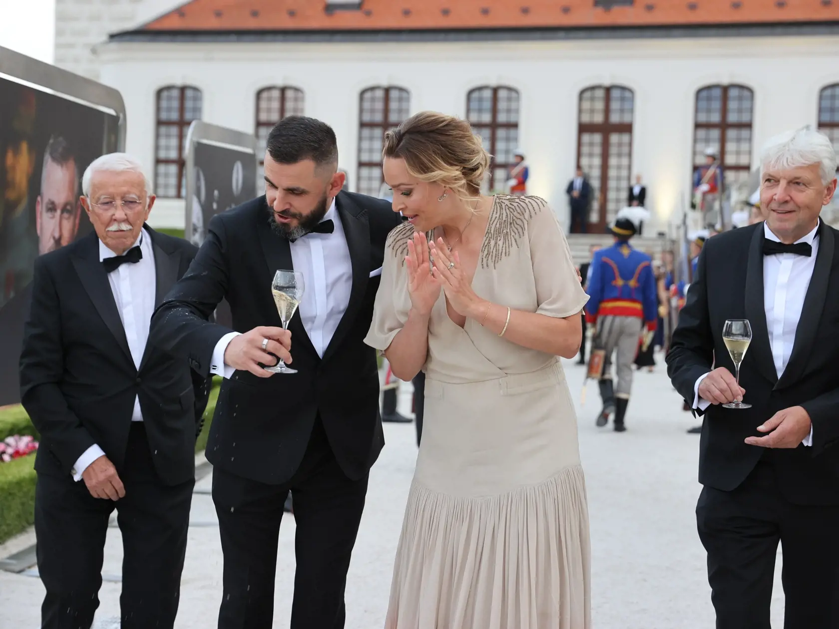 Na slávnostnej recepcii prezidenta Petra Pellegriniho sa zúčastnil aj Ján Mažgút v spoločnosti Romany Tabák. Tá sa prezidentke Zuzane Čaputovej poďakovala za to, že udelila amnestie mnohým ľudom. Myslela aj niekoho konkrétneho?