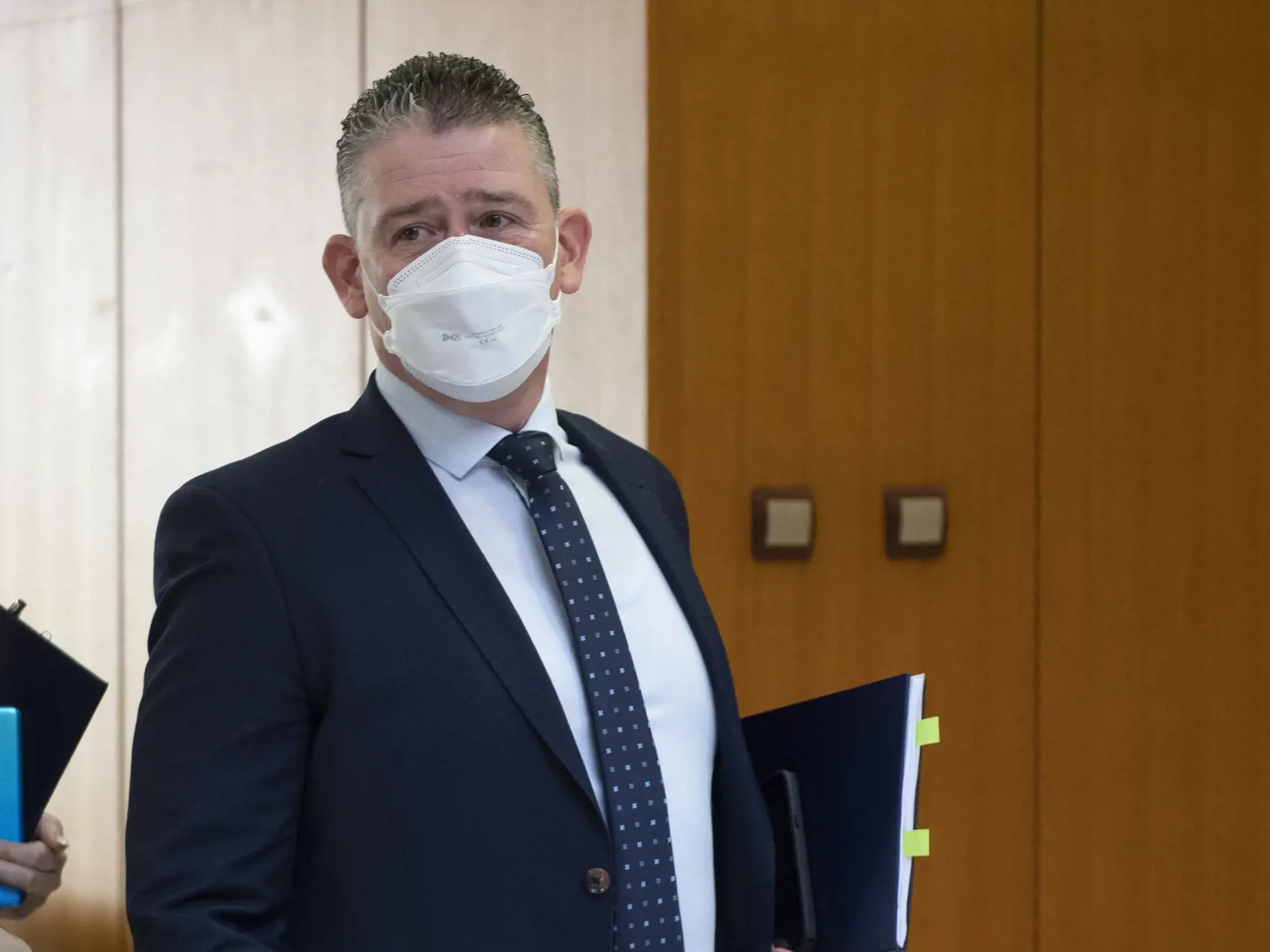 Na snímke minister vnútra SR Roman Mikulec (OĽaNO) prichádza na rokovanie vlády SR v Bratislave v stredu 9. februára 2022. FOTO TASR - Pavel Neubauer 




      



