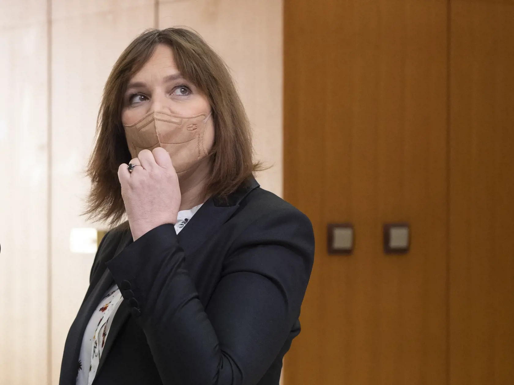 Na snímke podpredsedníčka vlády a ministerka investícií, regionálneho rozvoja a informatizácie SR Veronika Remišová (Za ľudí) odpovedá na otázky novinárov pred rokovaním vlády SR v Bratislave v stredu 9. februára 2022. FOTO TASR - Pavel Neubauer 




      



