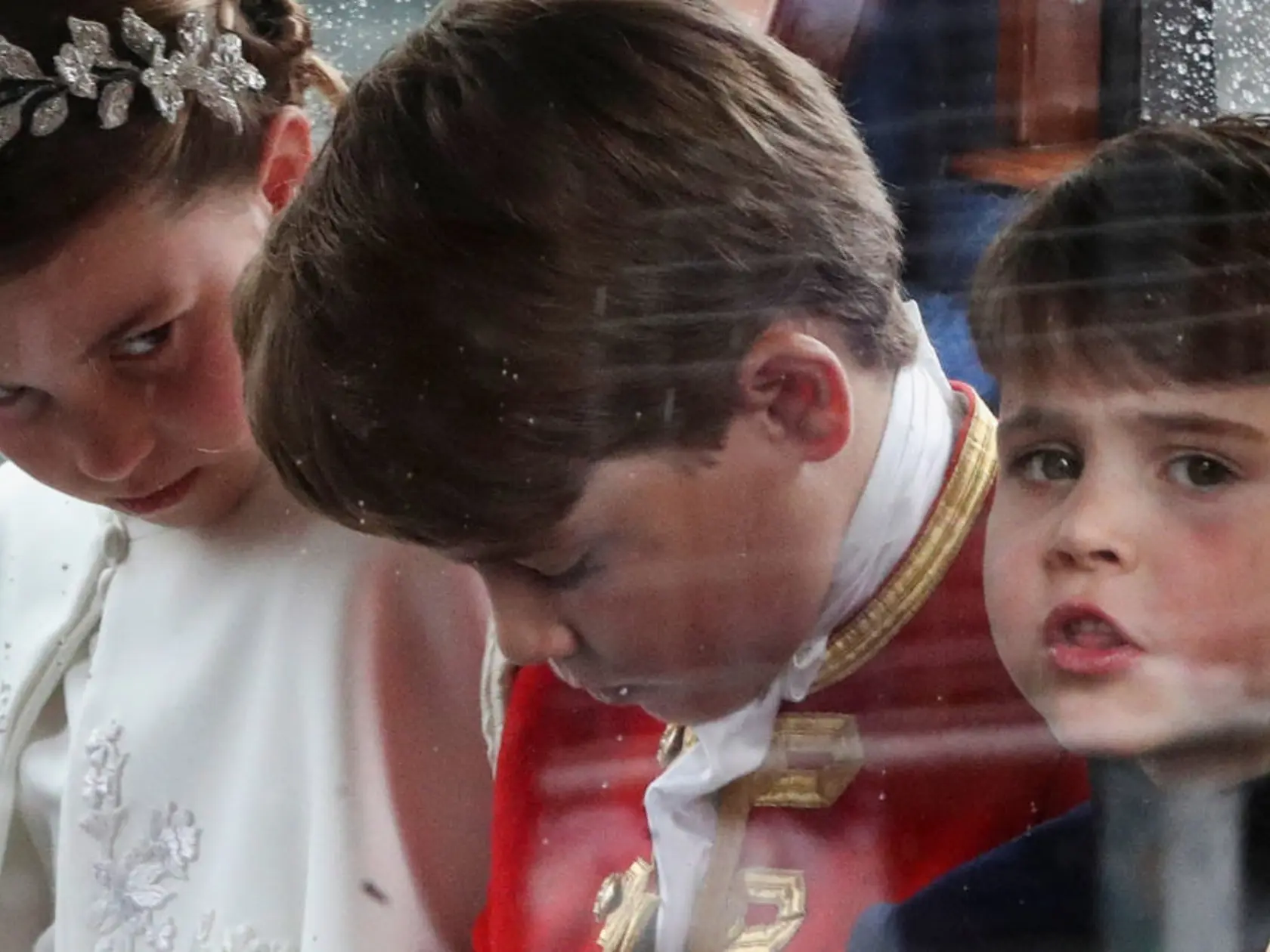 Deti princa Williama a Kate - princezná Charlotte, George a Louis.